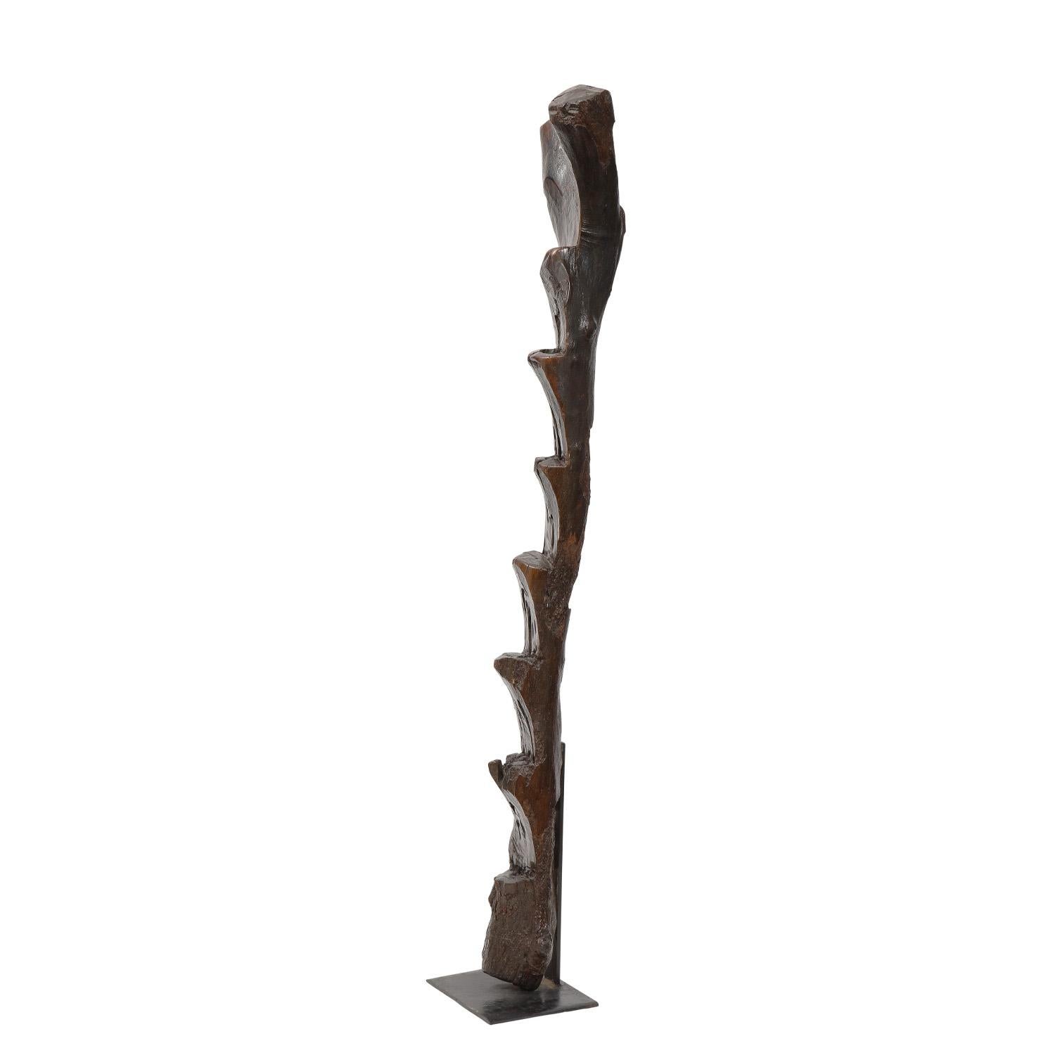 Afrikanische handgeschnitzte Holzleiter-Skulptur aus Holz, 20. Jahrhundert (Handgeschnitzt) im Angebot