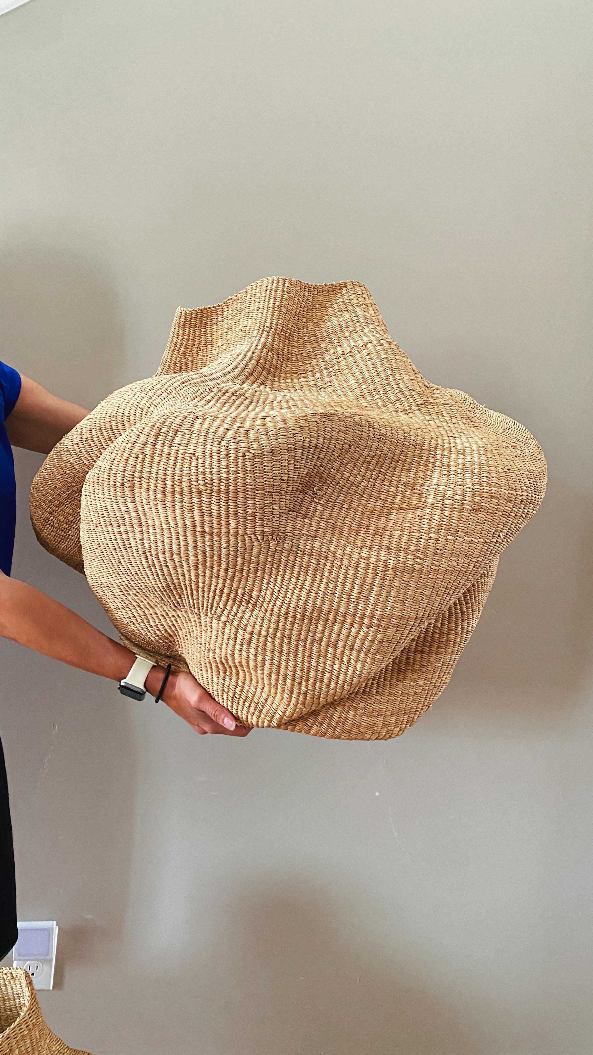 Afrikanischer handgefertigter dekorativer Wellenkorb Größe XXL  Kunst-Display im Angebot 2