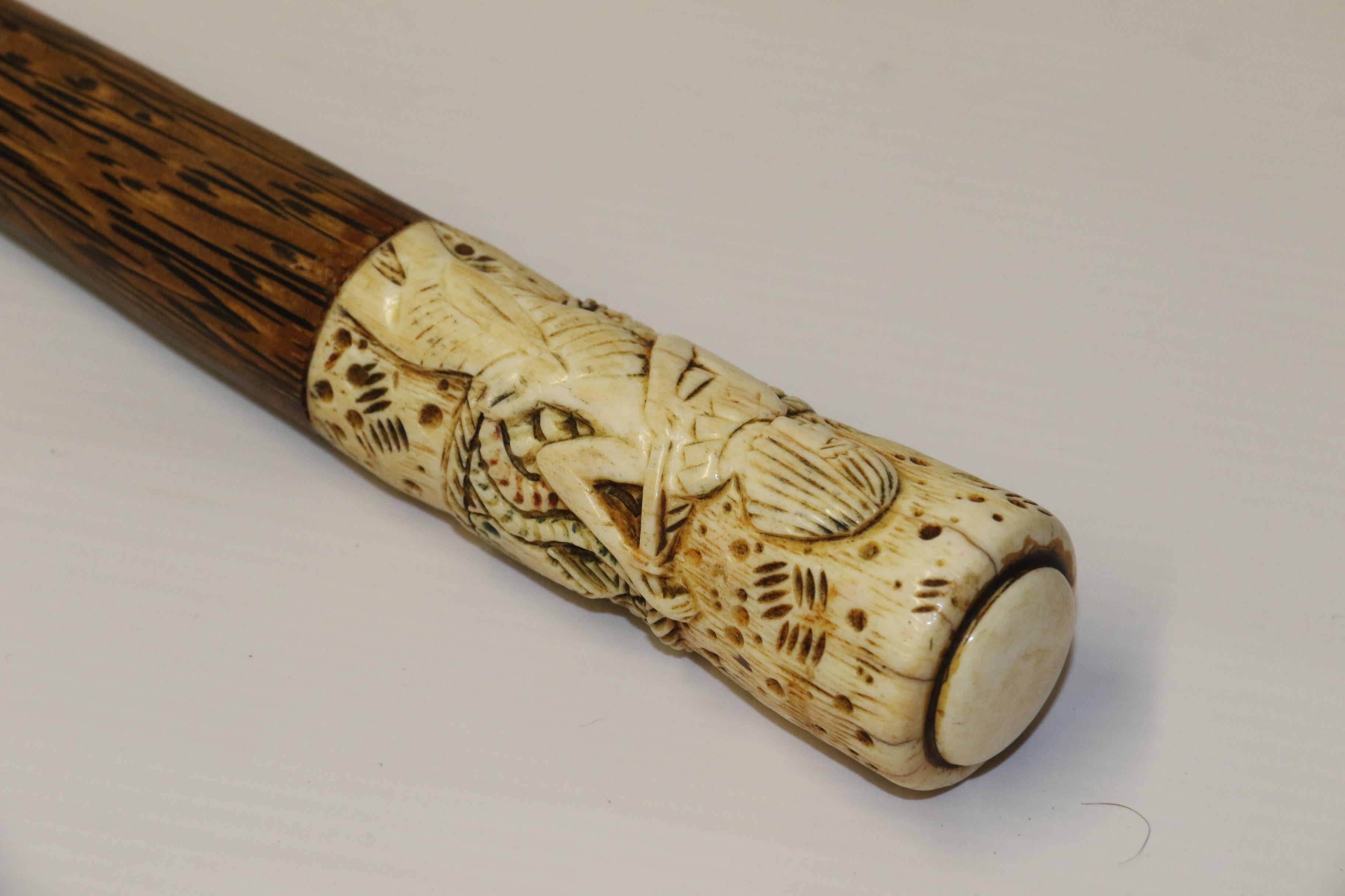 African Hardwood and Carved Bone Early 20th Century Walking Stick For Sale 3