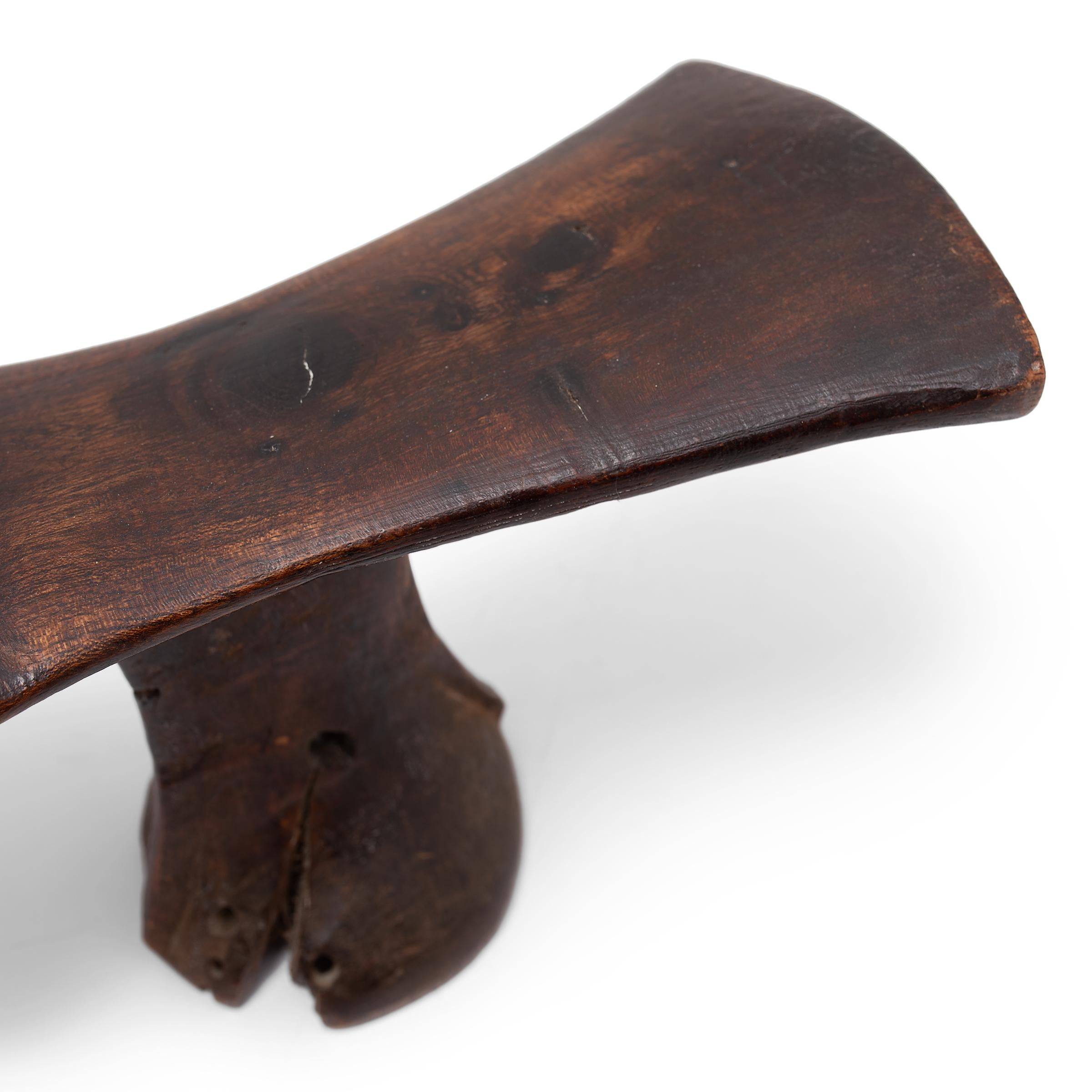 African Wooden Headrest In Good Condition For Sale In Chicago, IL