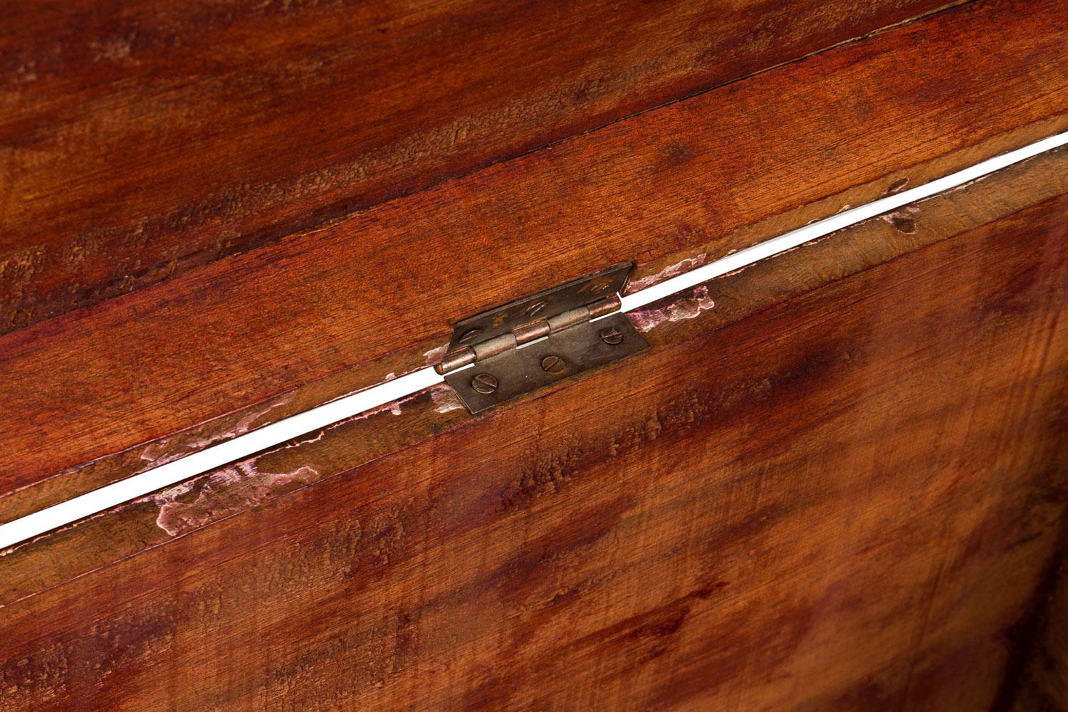 African Hinged Top Carved Wood and Brass Figural Chest in vendita 5