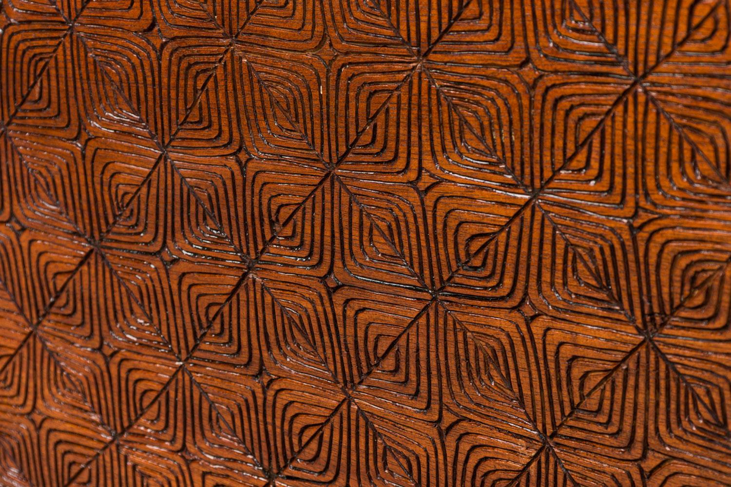 African Hinged Top Carved Wood and Brass Figural Chest In condizioni buone in vendita a Queens, NY