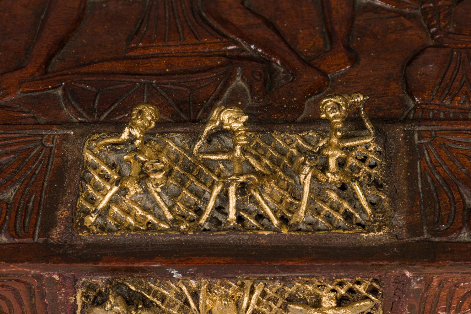 XX secolo African Hinged Top Carved Wood and Brass Figural Chest in vendita