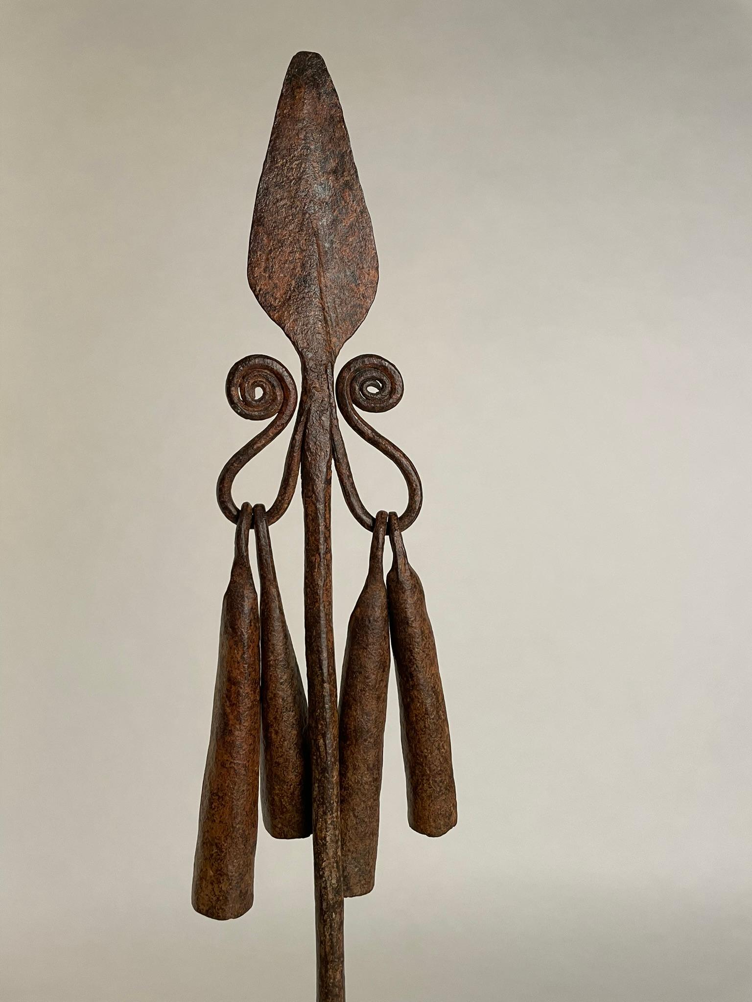 Wonderful spear form currency with spiral loops below the spear head festooned with three 'bells' on each side. An appealing design executed by a master craftsman. Beautifully mounted on a custom steel base. Democratic Republic of the Congo.
Nice