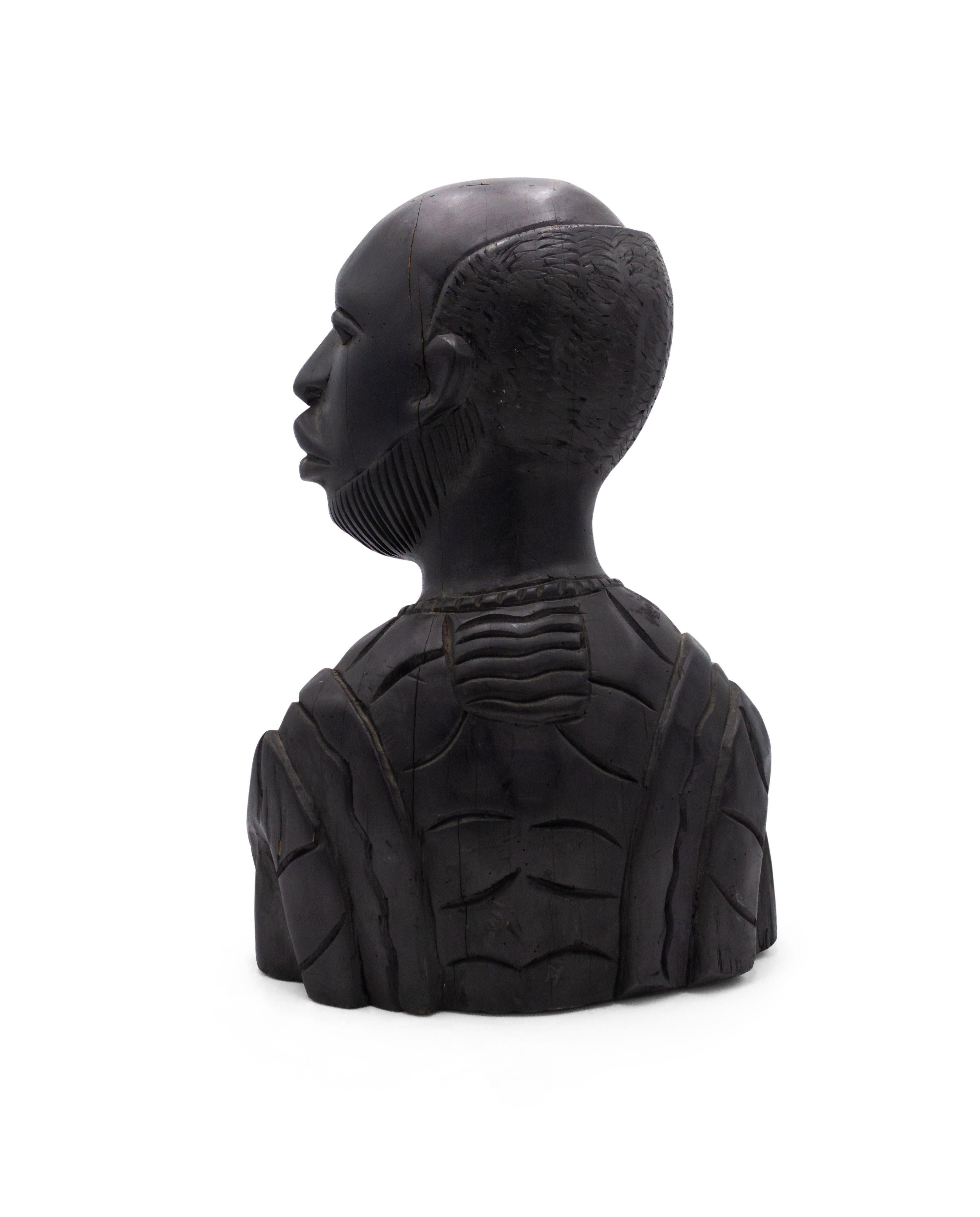 Buste de l'homme de fer africain Wood Wood Bon état - En vente à Queens, NY