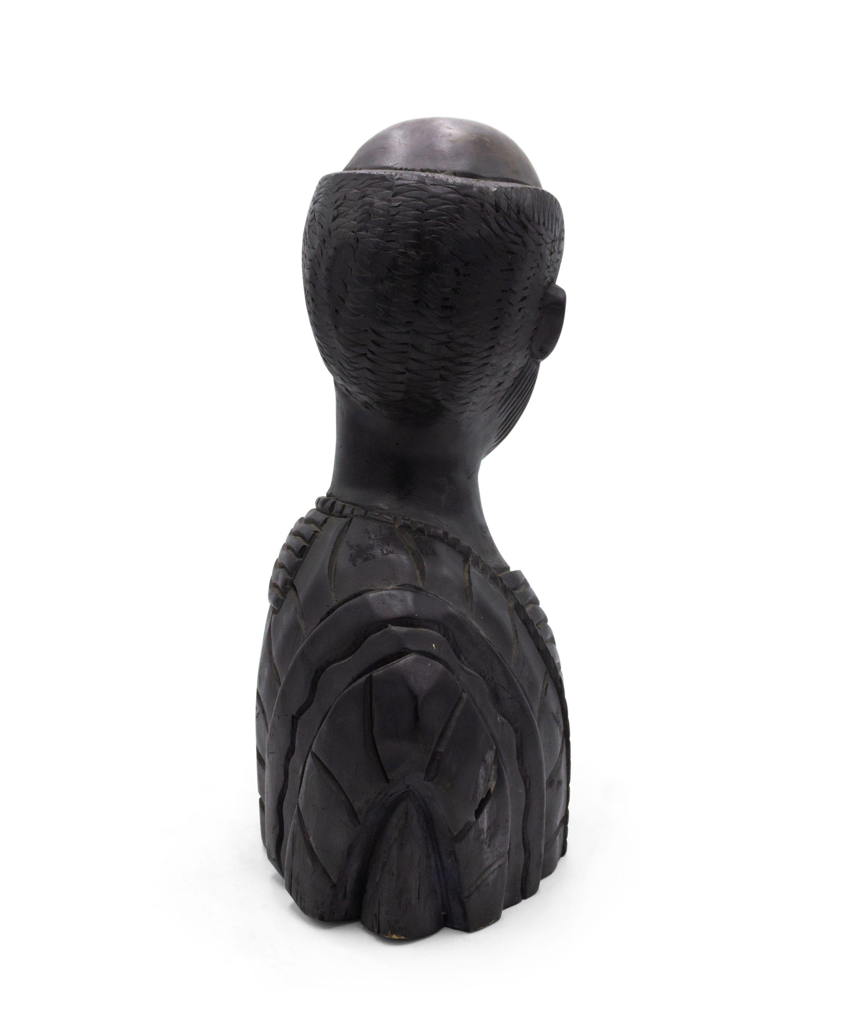 Bois Buste de l'homme de fer africain Wood Wood en vente