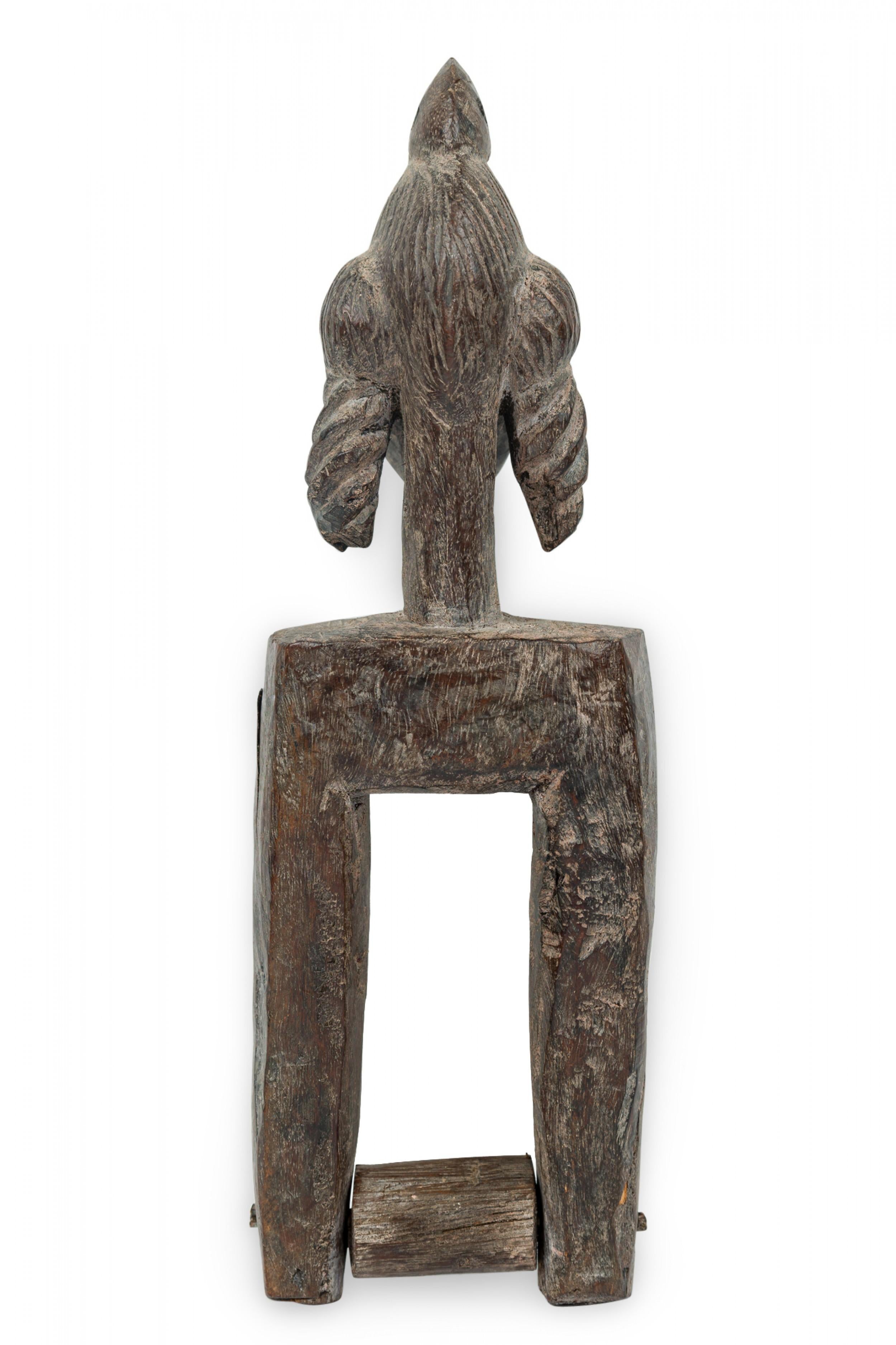 Tribal Côte d'Ivoire africaine 20e siècle Bois sculpté Poulie à hayon mâle Baoulé en vente