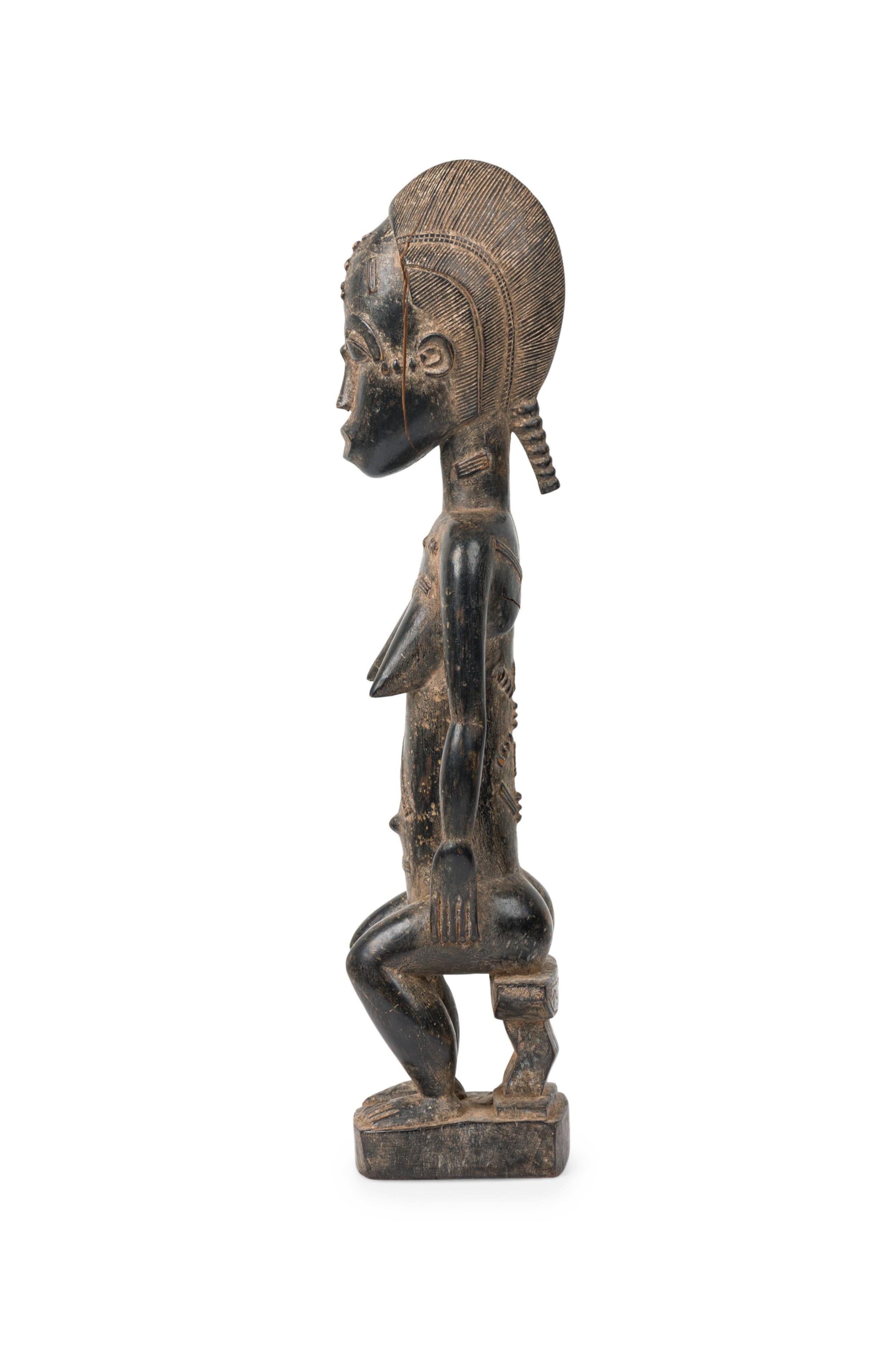 Costa de Marfil Africana Siglo XX Madera Tallada Baule Mujer Sentada 