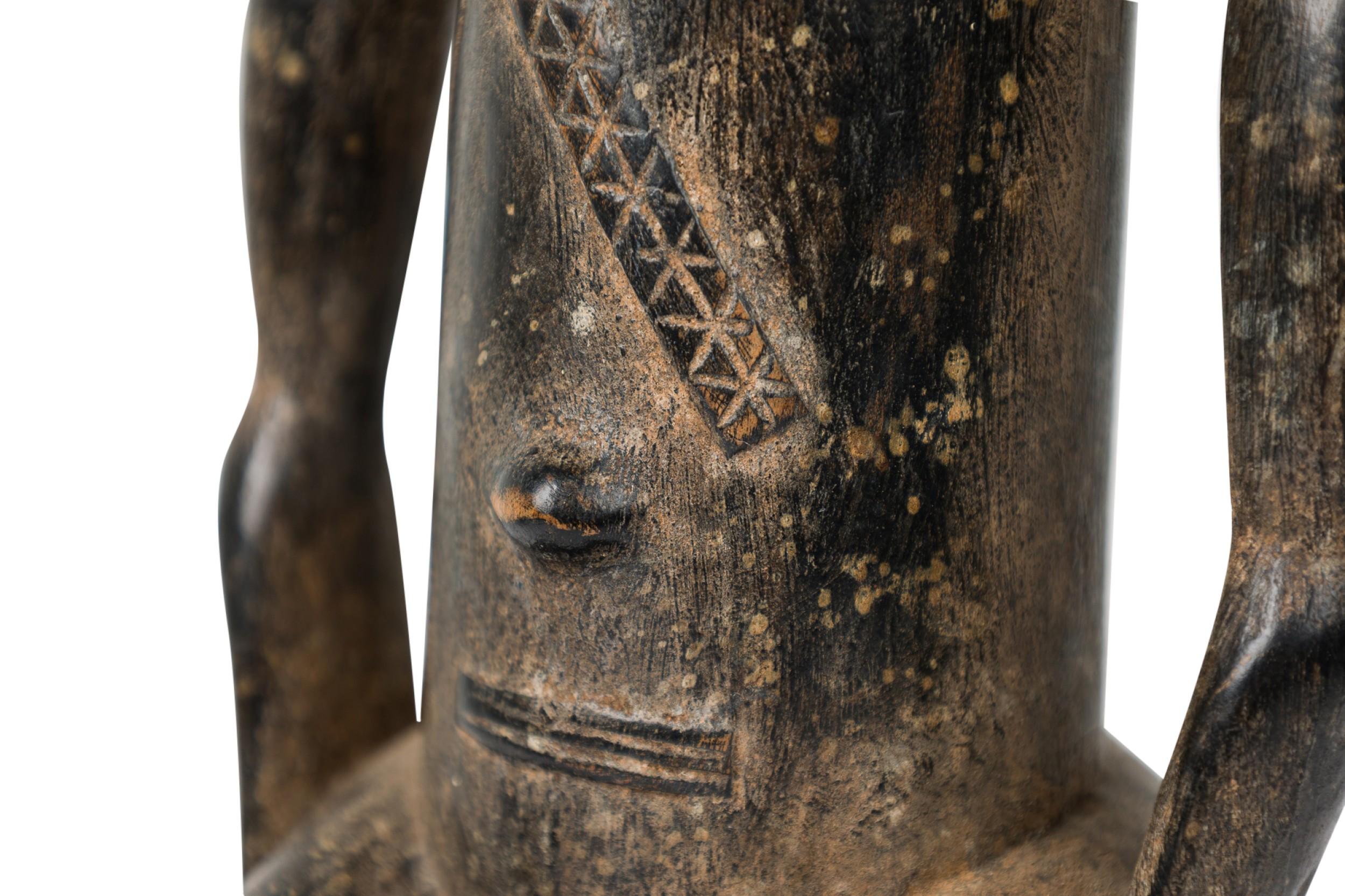 Costa de Marfil Africana Siglo XX Madera Tallada Baule Mujer Sentada 