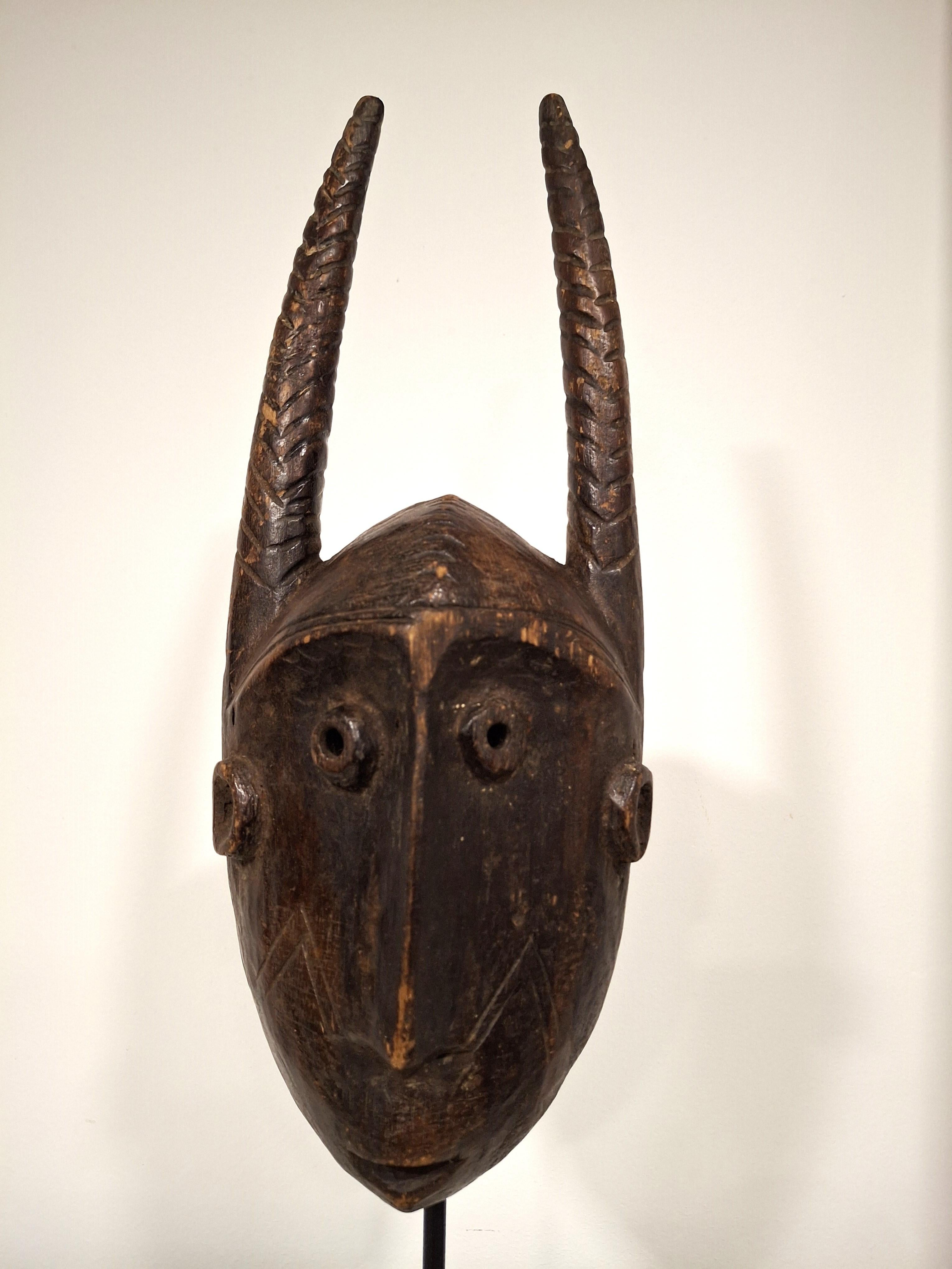 African Katanda Mask – Lega Tribe, DR Congo – Mid 20th Century For Sale 4