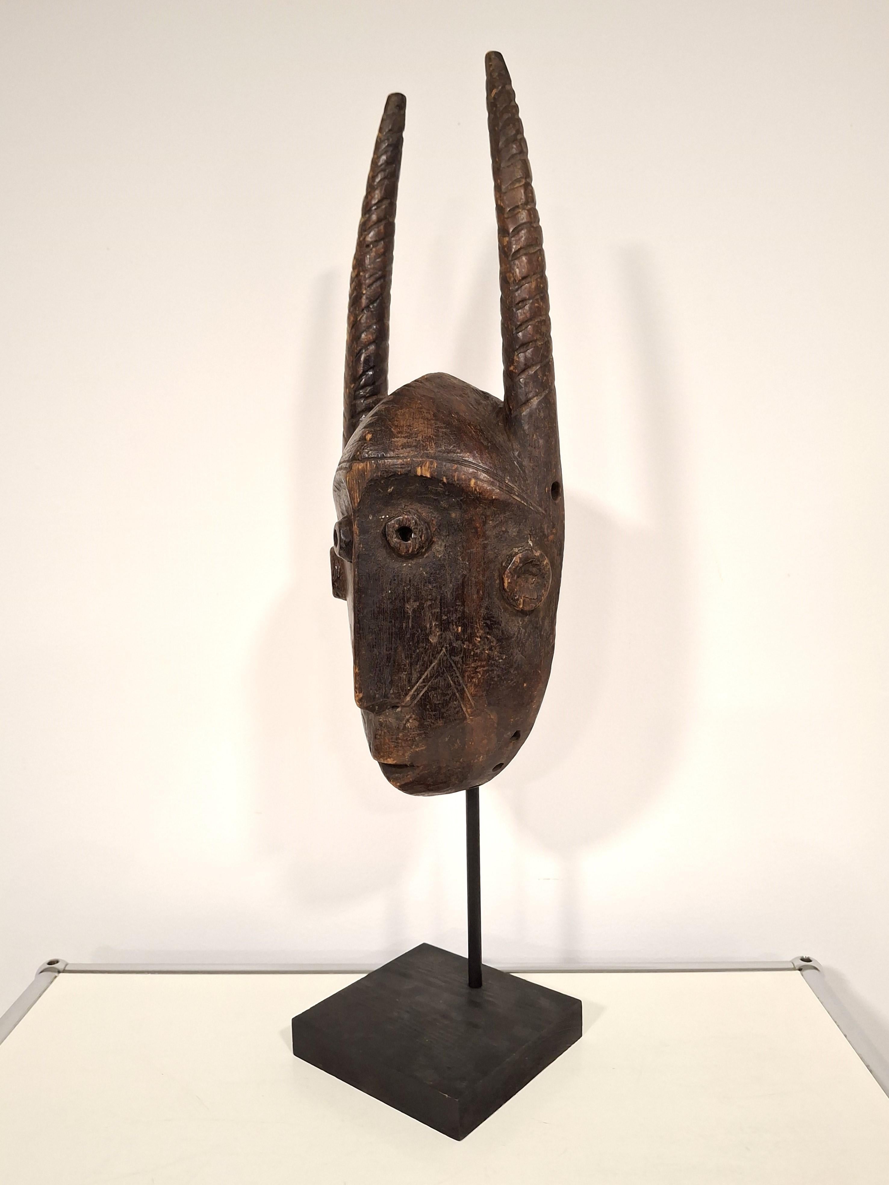 African Katanda Mask – Lega Tribe, DR Congo – Mid 20th Century For Sale 5
