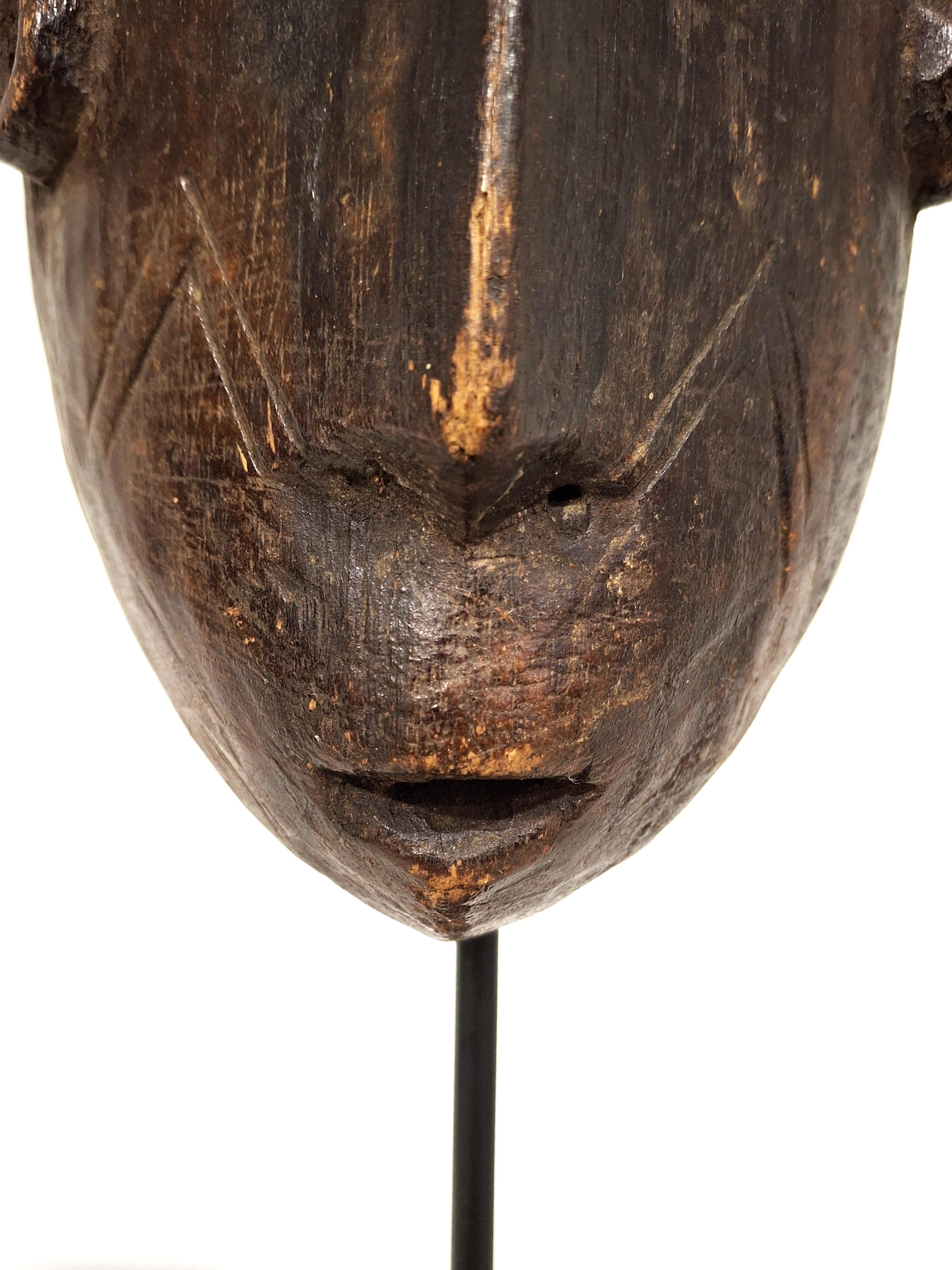 African Katanda Mask – Lega Tribe, DR Congo – Mid 20th Century In Good Condition For Sale In Ljubljana, SI