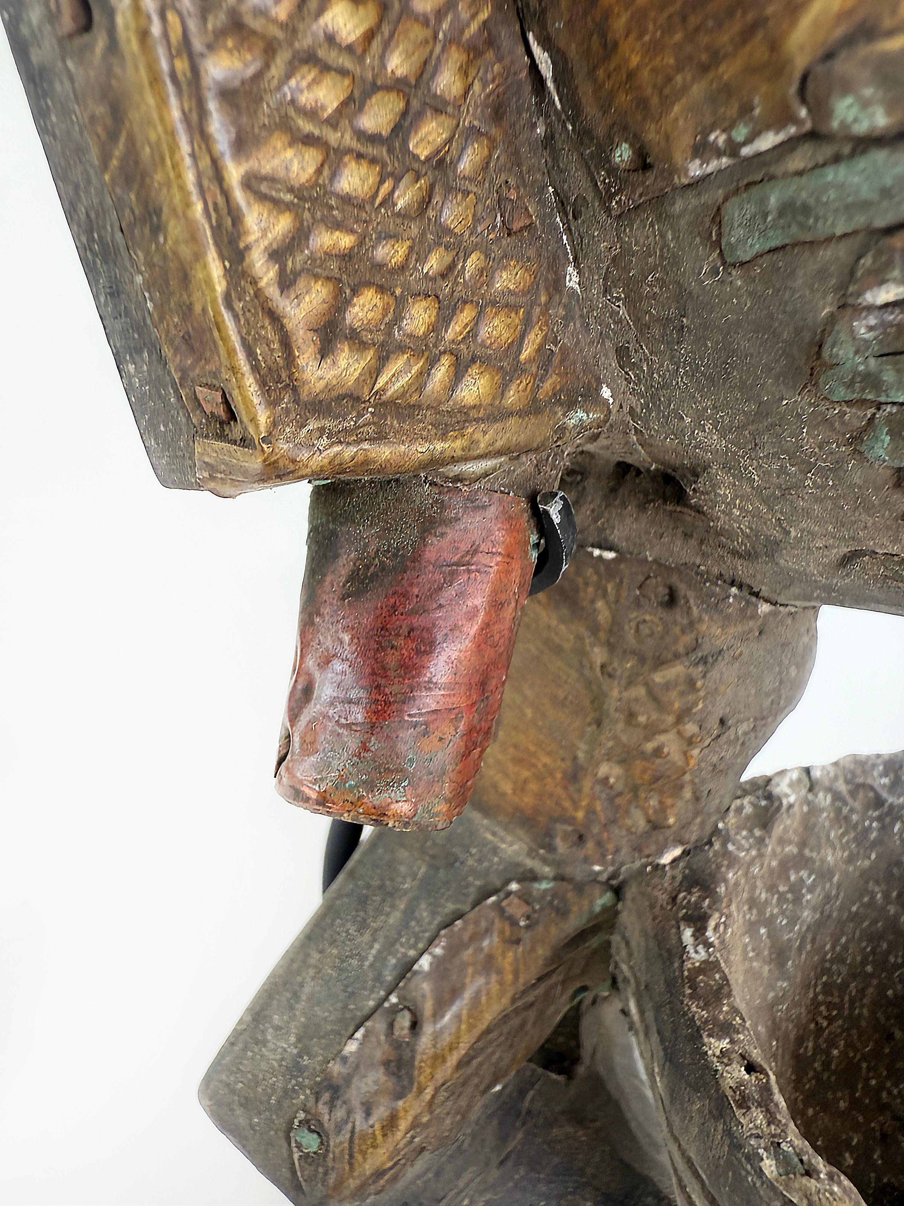 Peuple africain Kota, Gabon Pipe reliquaire en métal sculptée sur pied, 20e siècle en vente 3