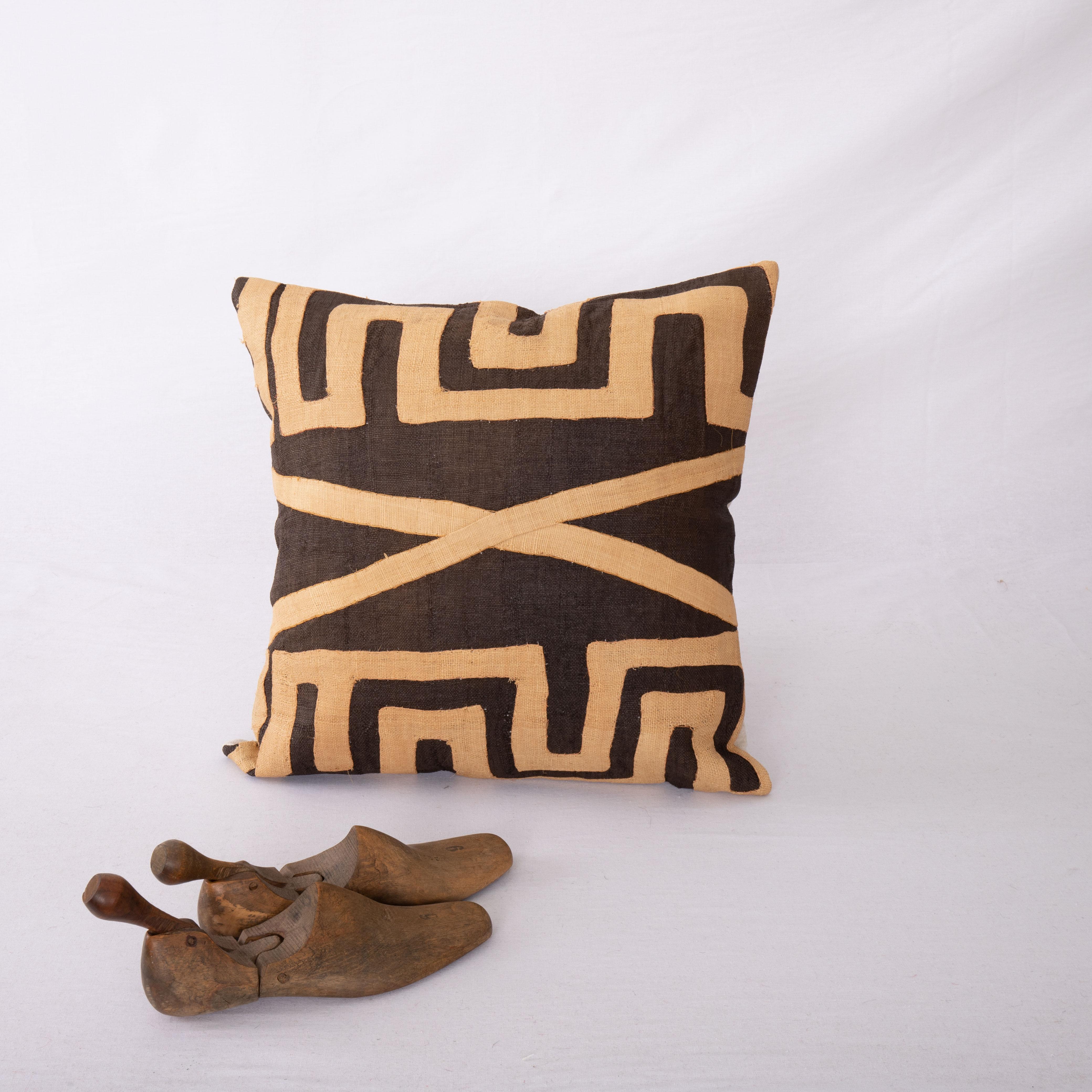 Tribale Custodia per cuscino in rafia africana Kuba Cloth in vendita