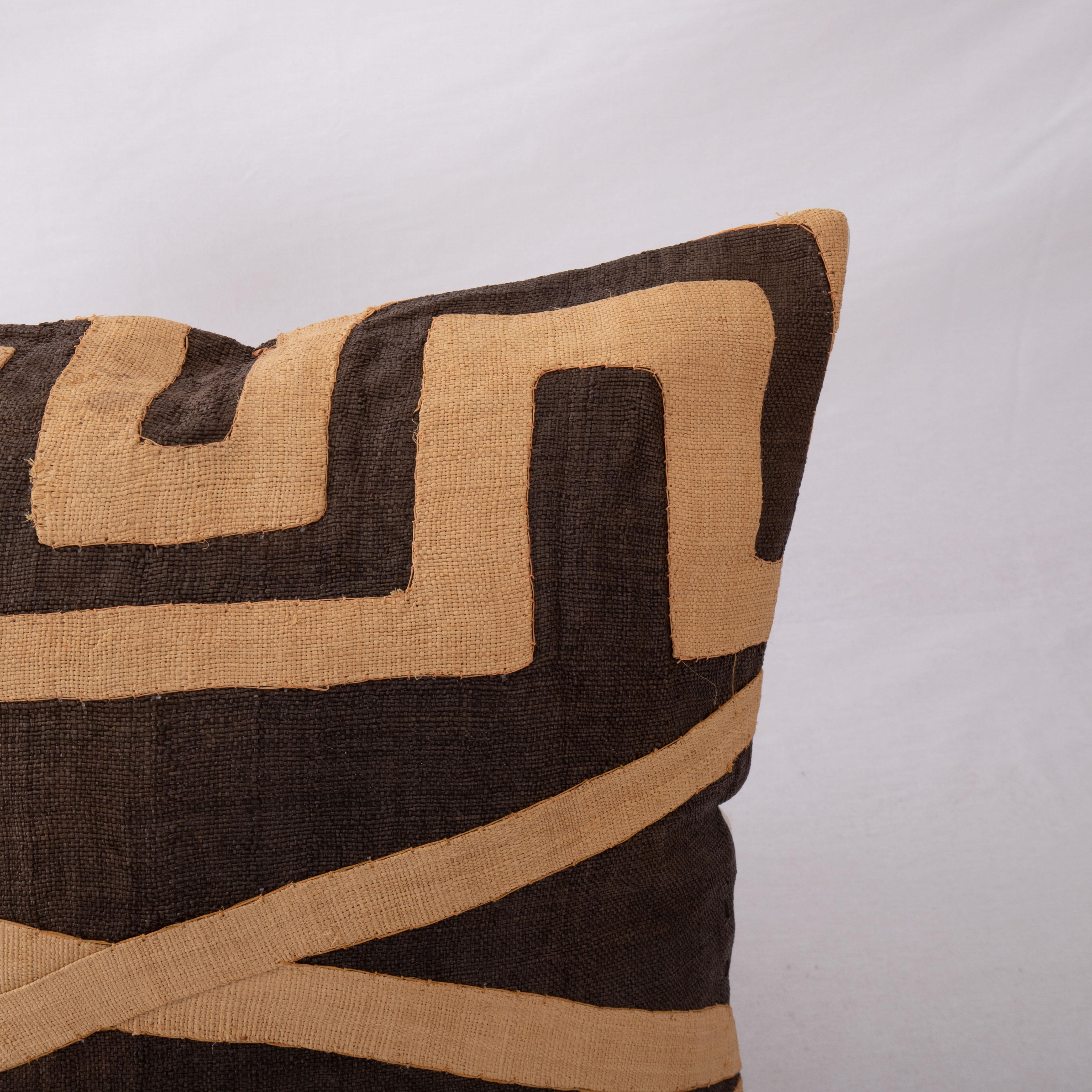 Congolese Custodia per cuscino in rafia africana Kuba Cloth in vendita