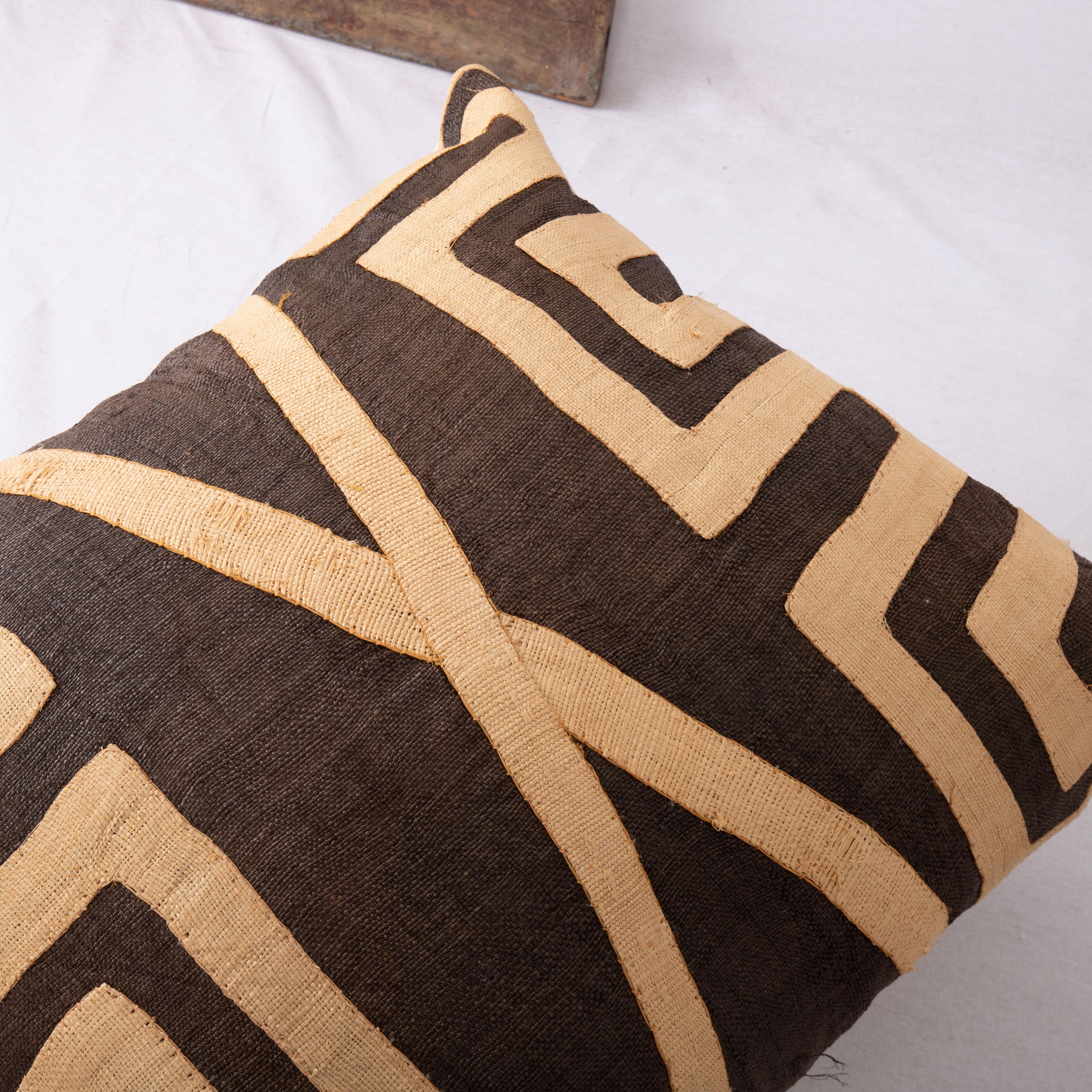 Congolese Custodia per cuscino in rafia africana Kuba Cloth in vendita
