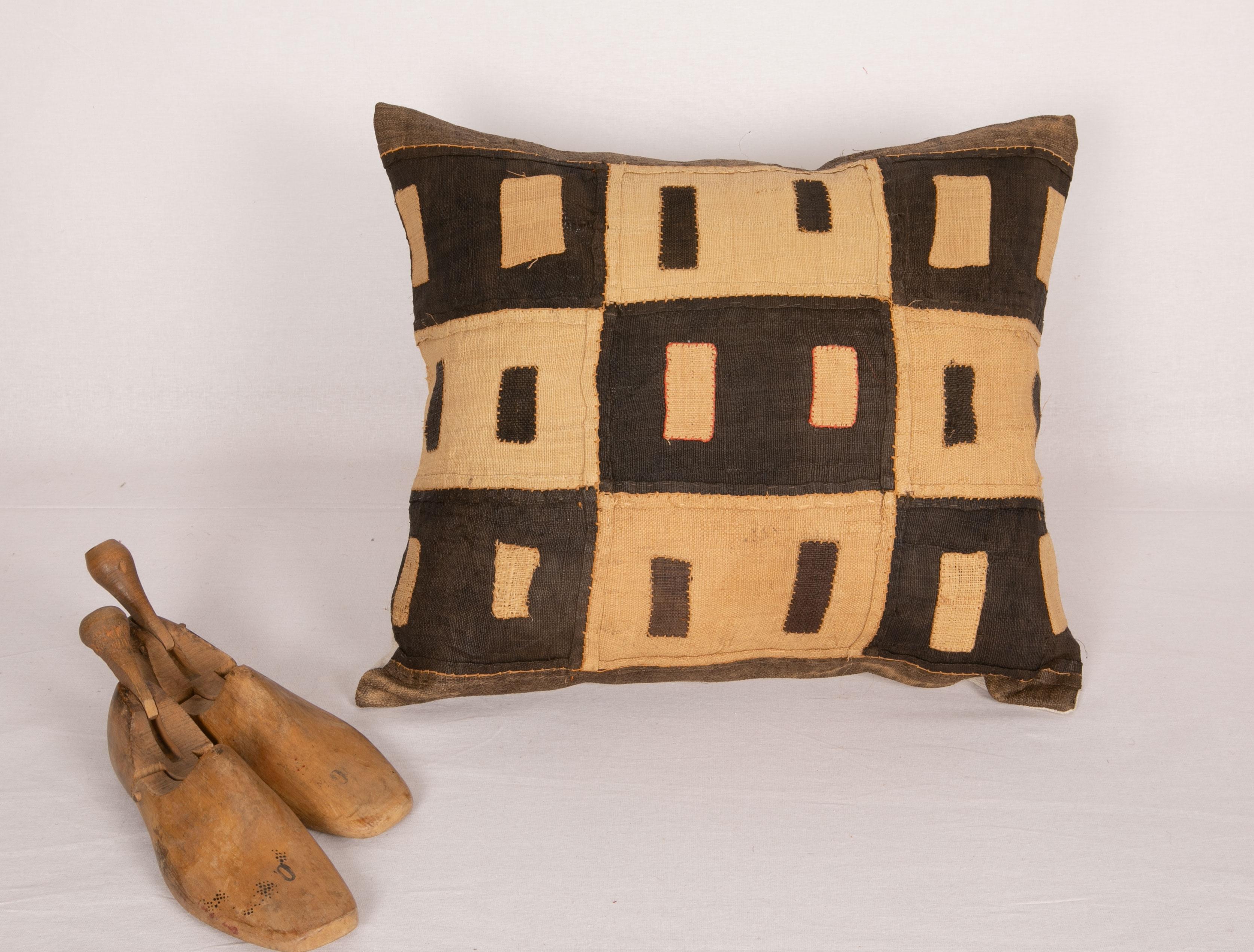 Hand-Woven African Kuba Cloth Raffia Pillow Case For Sale