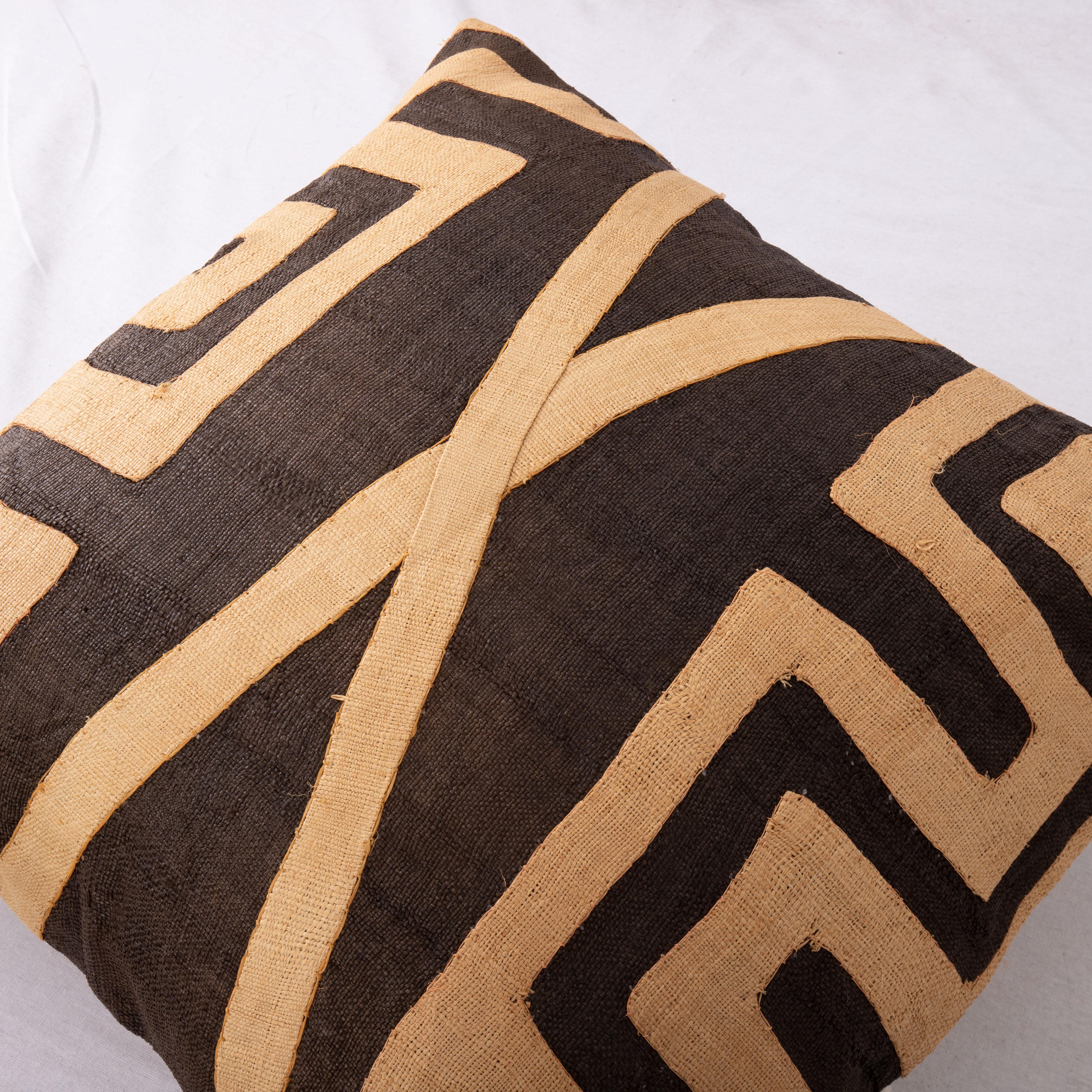 Custodia per cuscino in rafia africana Kuba Cloth In condizioni buone in vendita a Istanbul, TR