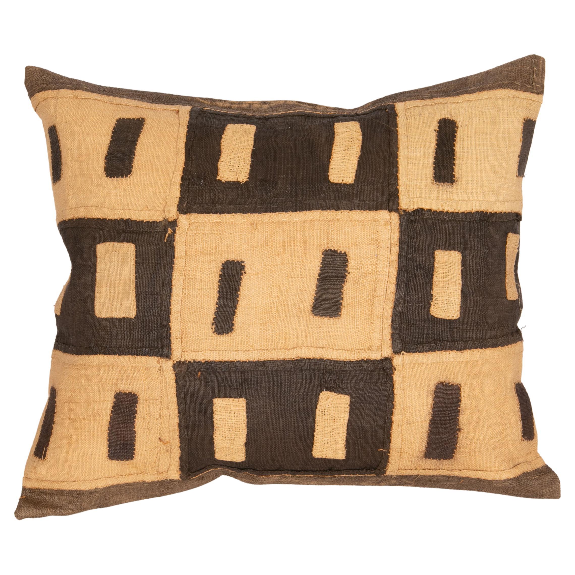 African Kuba Cloth Raffia Pillow Case For Sale