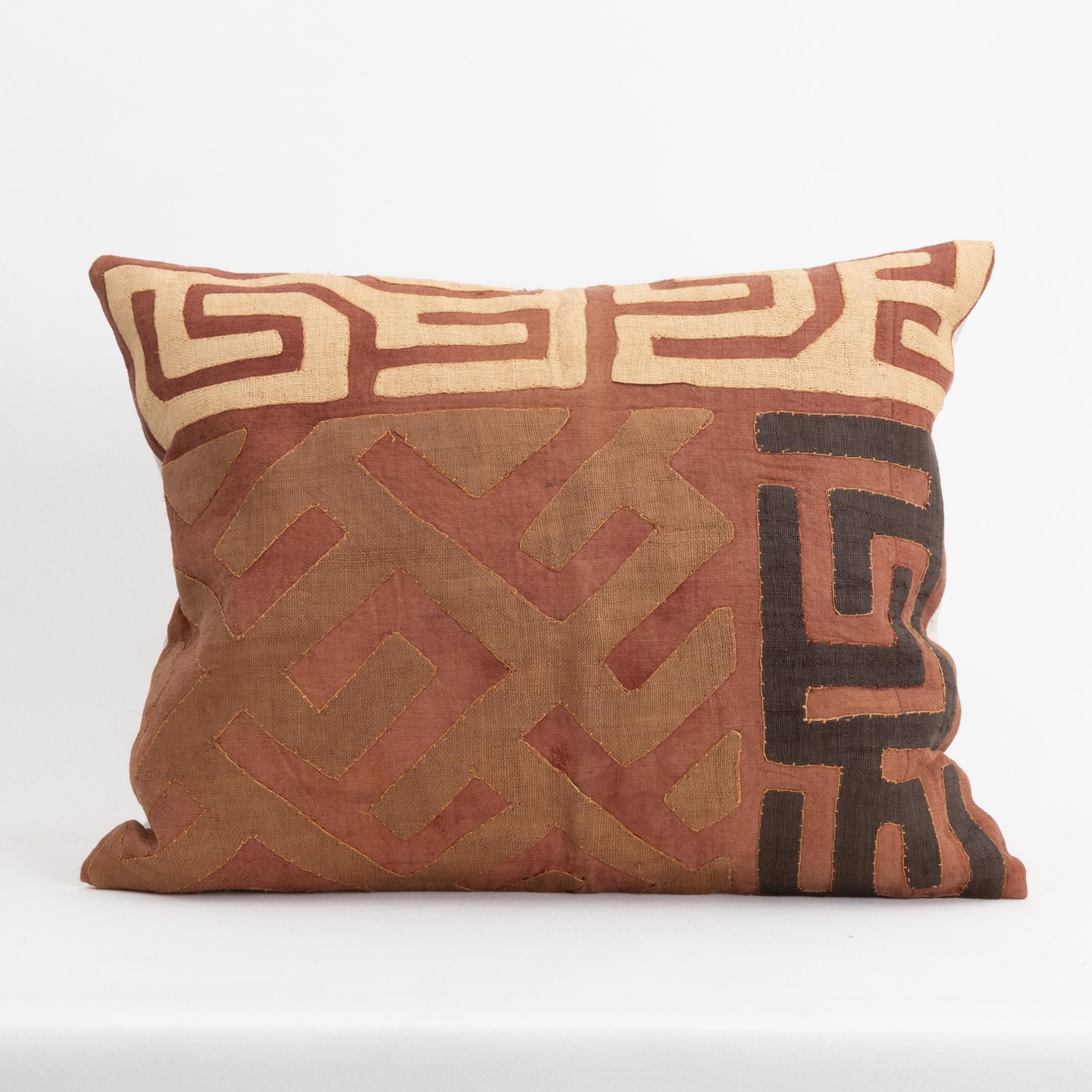 African Kuba Cloth Raffia Pillow Cover
It does not come with an insert.
Linen in the back. 
Zipper closure. 
Dry cleaning is recomended.
 
