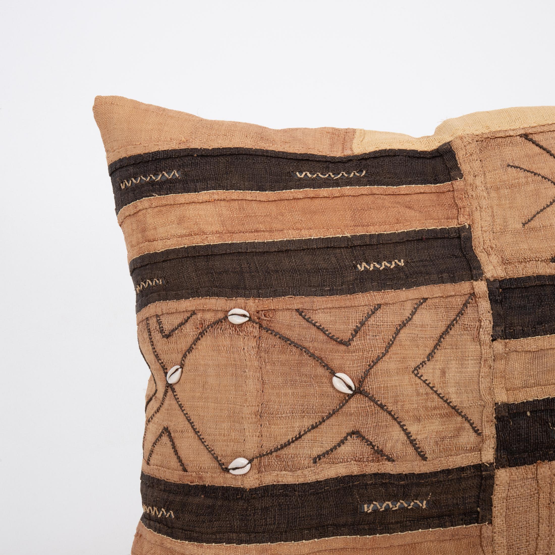 Tribal African Kuba Cloth Raffia Pillow Cover For Sale