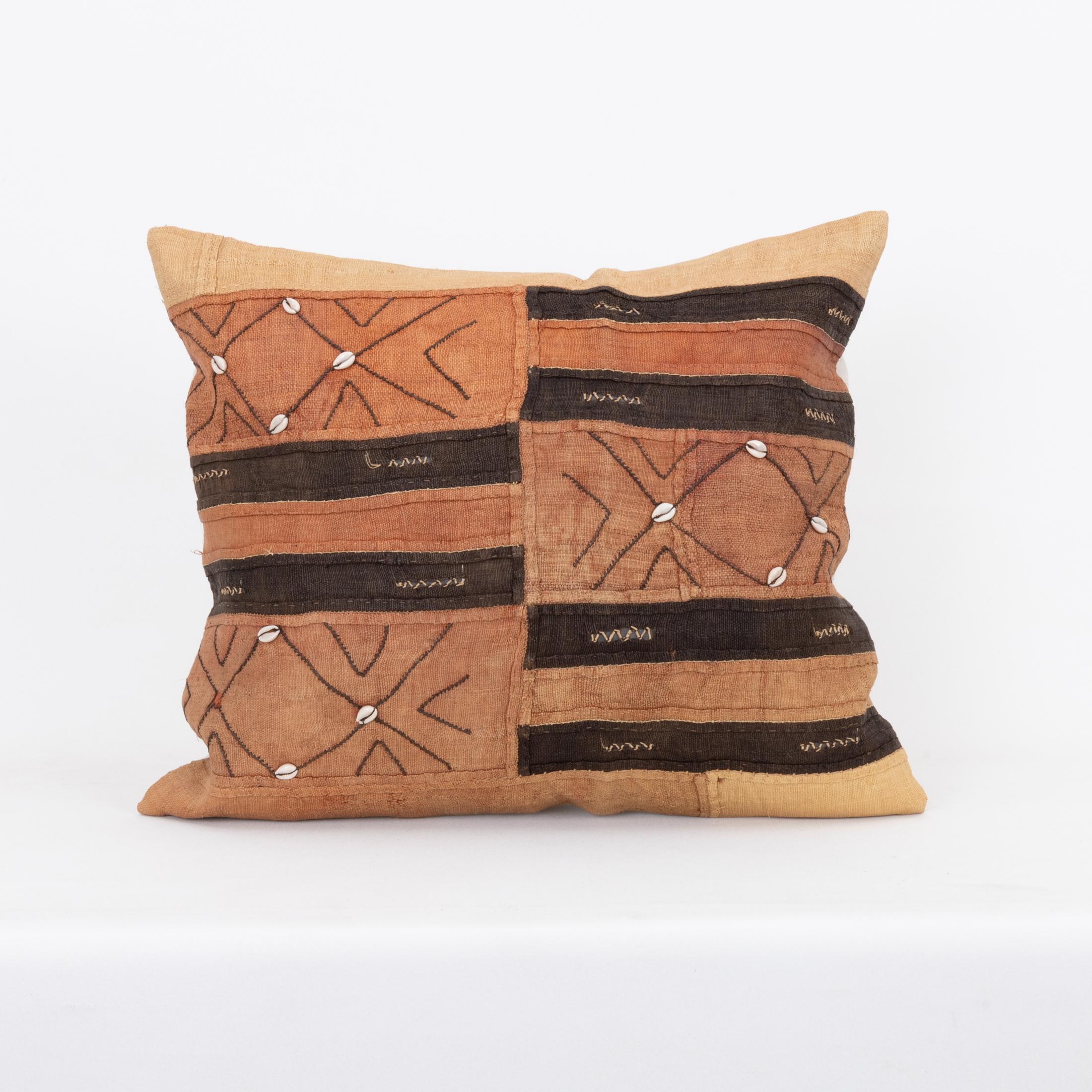 Tribal African Kuba Cloth Raffia Pillow Cover For Sale