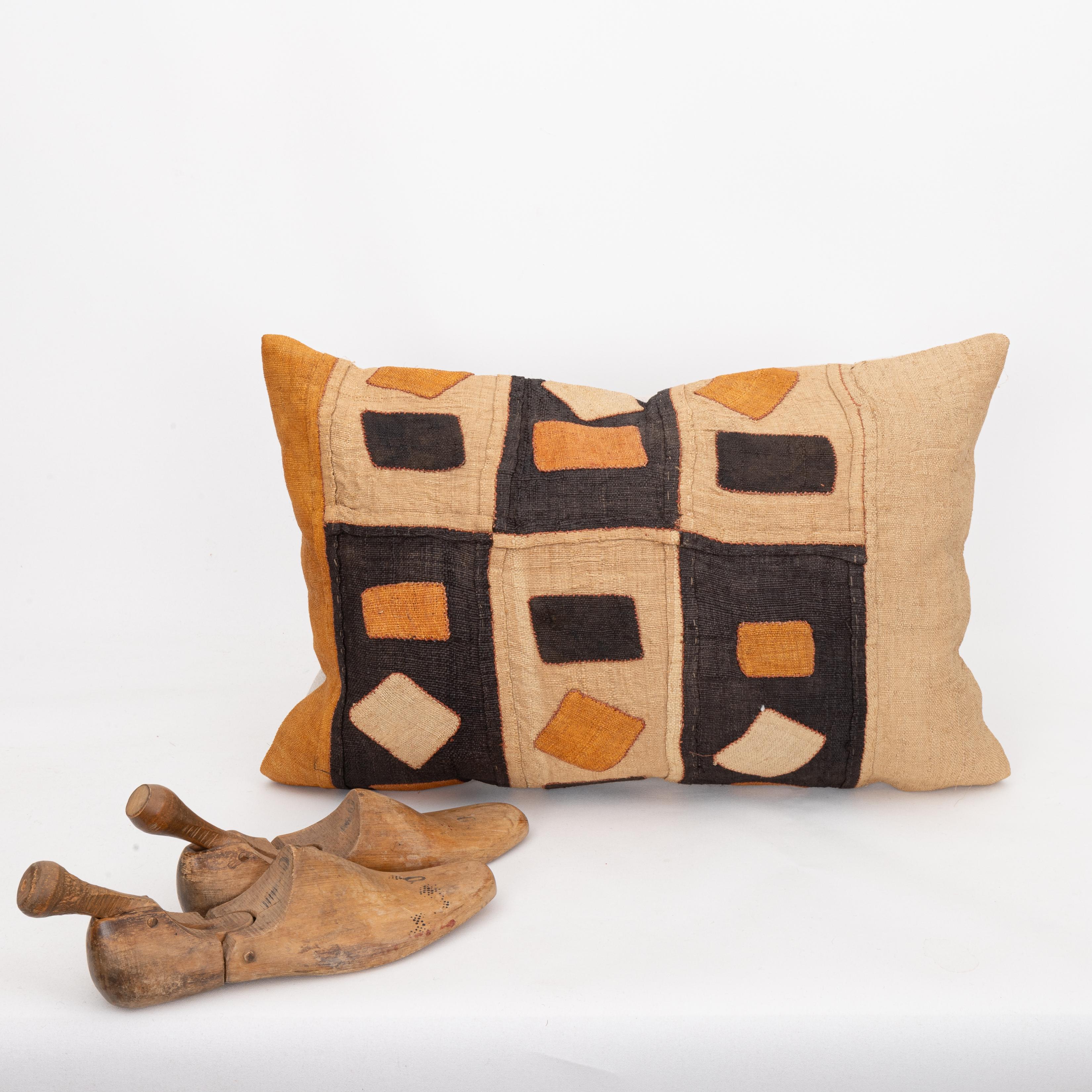 Tribal African Kuba Cloth Raffia Pillow Cover For Sale