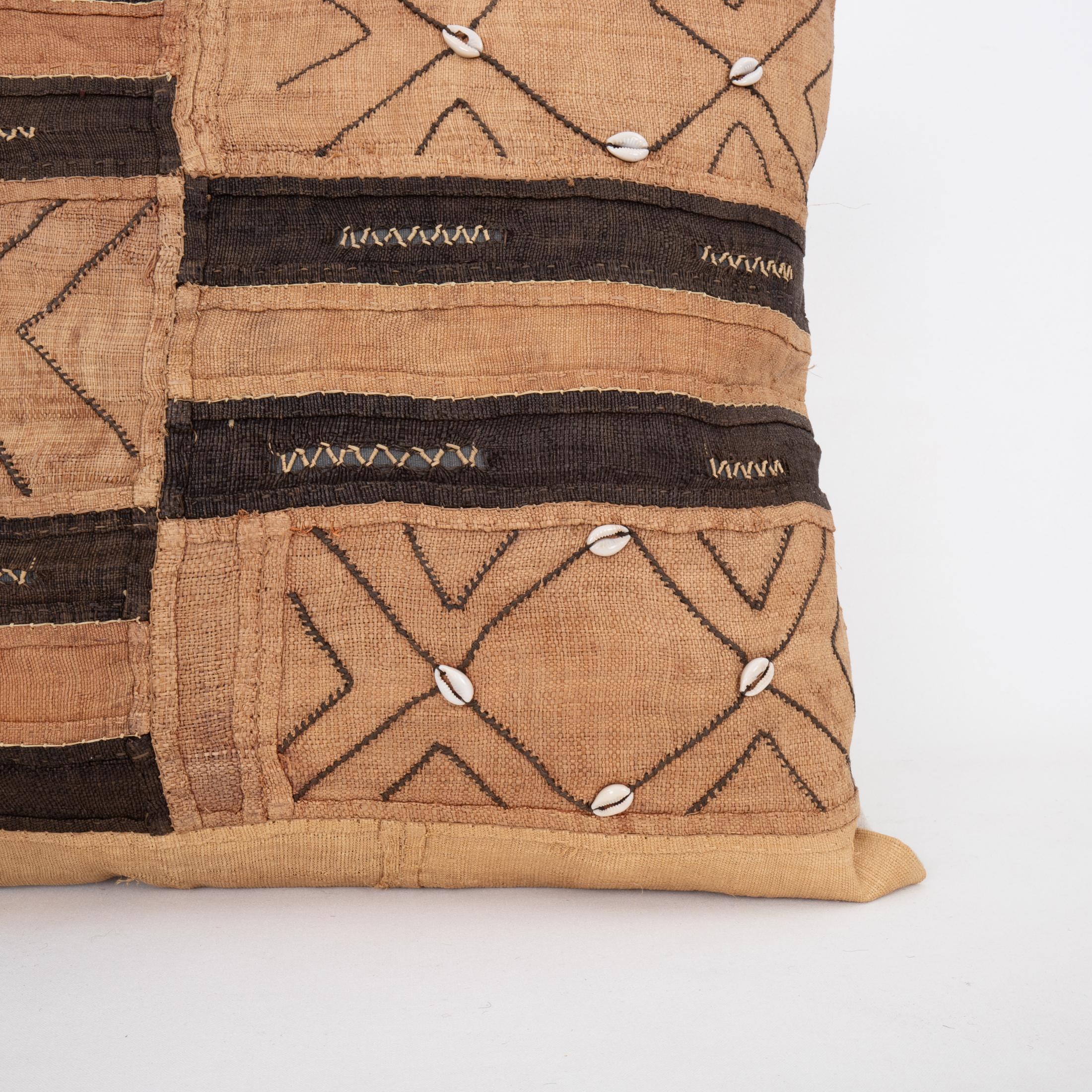 Congolese African Kuba Cloth Raffia Pillow Cover For Sale