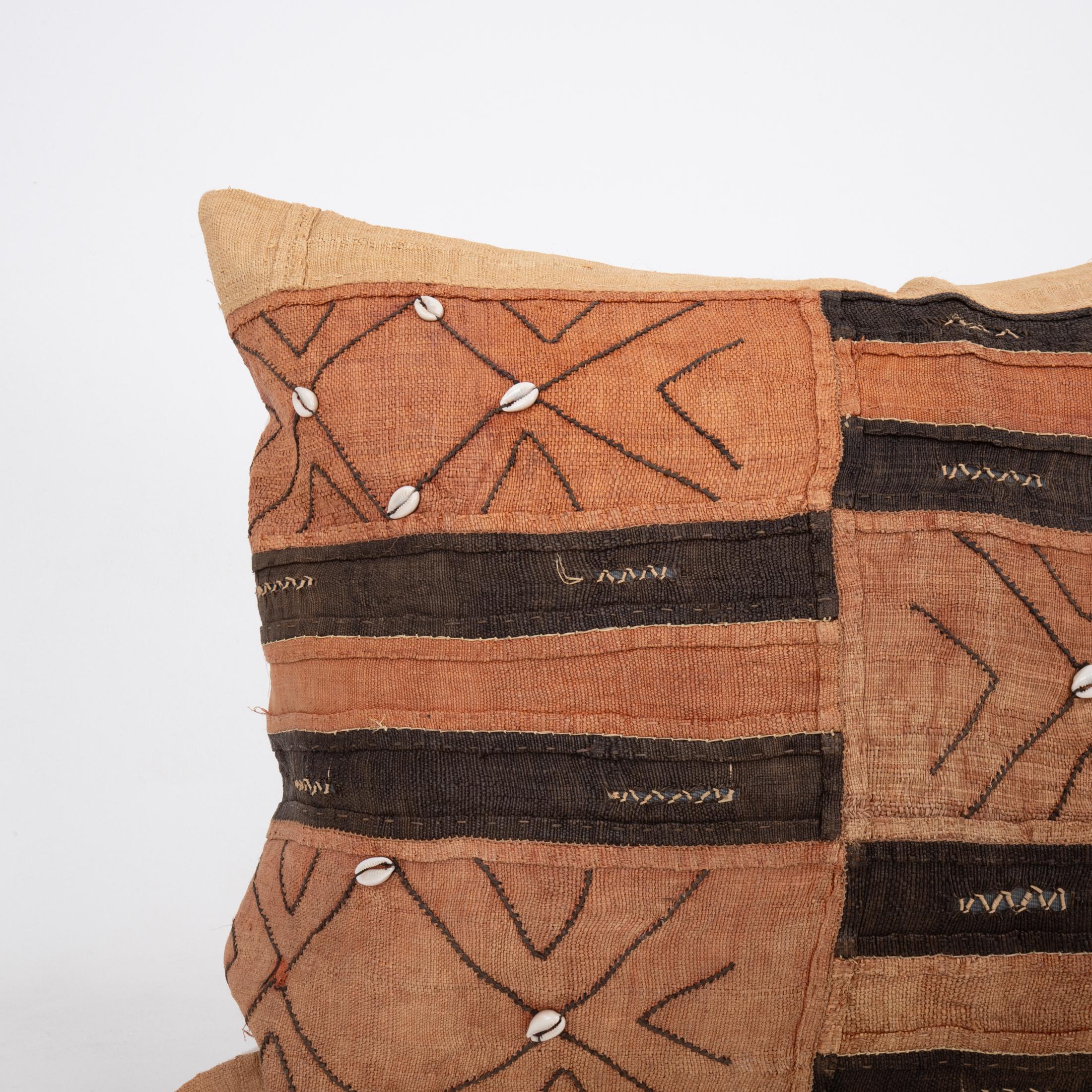 Congolese African Kuba Cloth Raffia Pillow Cover For Sale