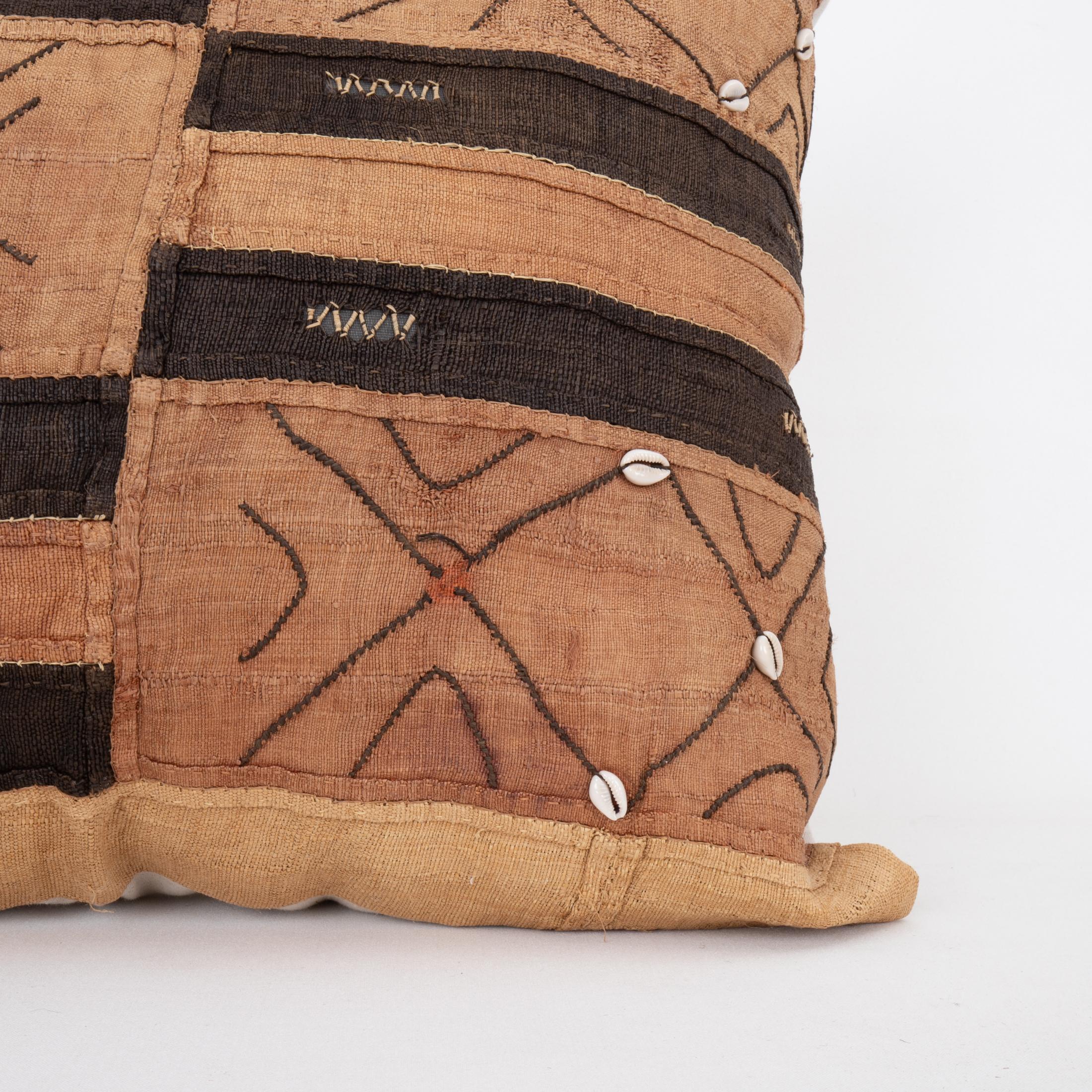 Congolese African Kuba Cloth Raffia Pillow Cover For Sale