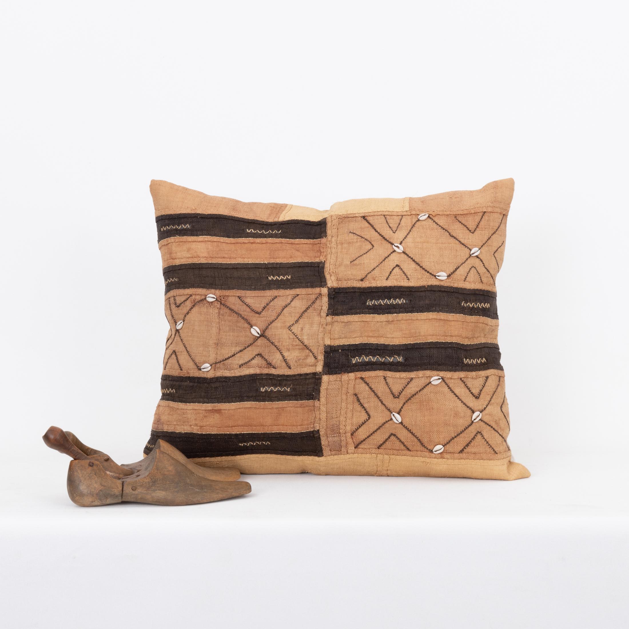 Hand-Crafted African Kuba Cloth Raffia Pillow Cover For Sale