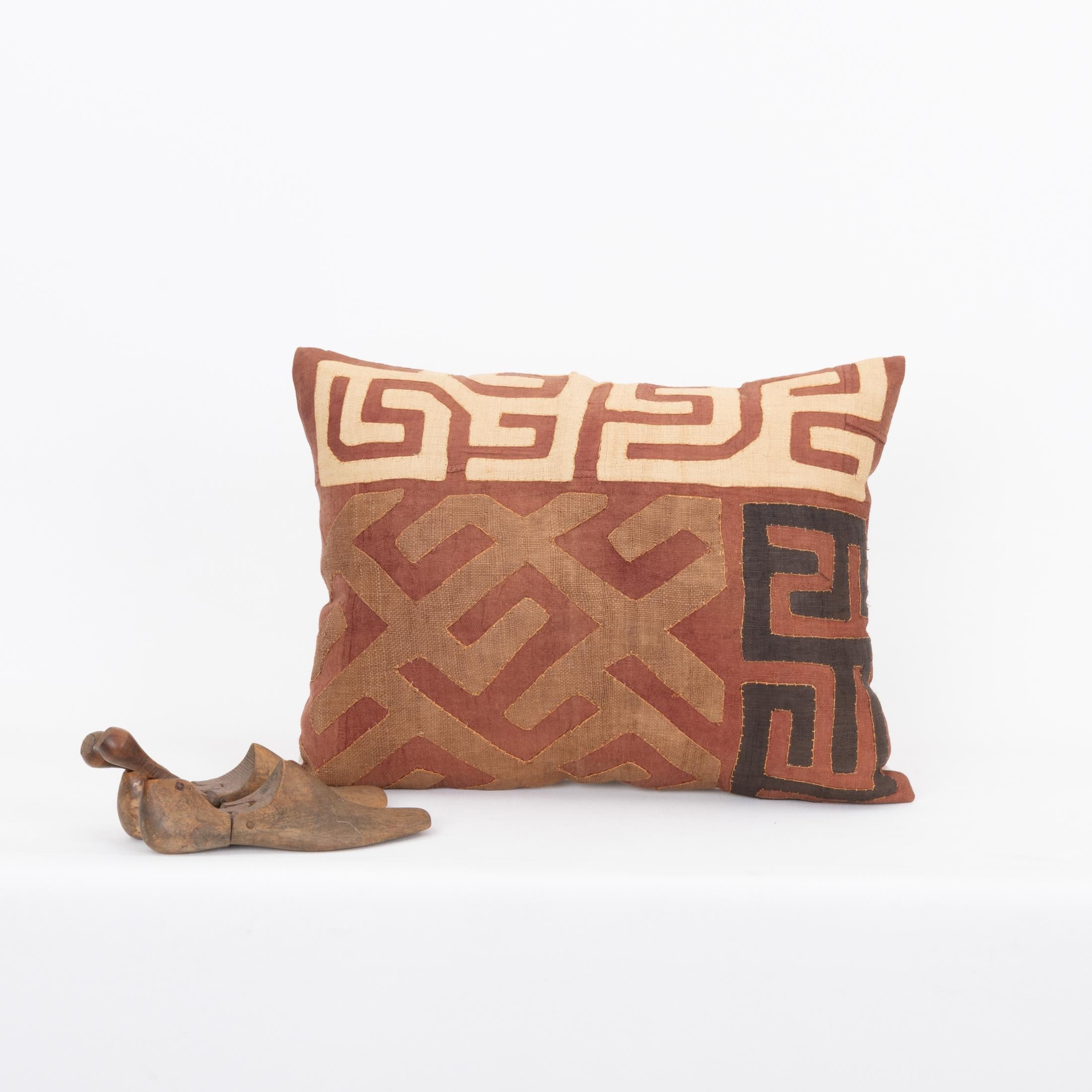 Hand-Crafted African Kuba Cloth Raffia Pillow Cover For Sale