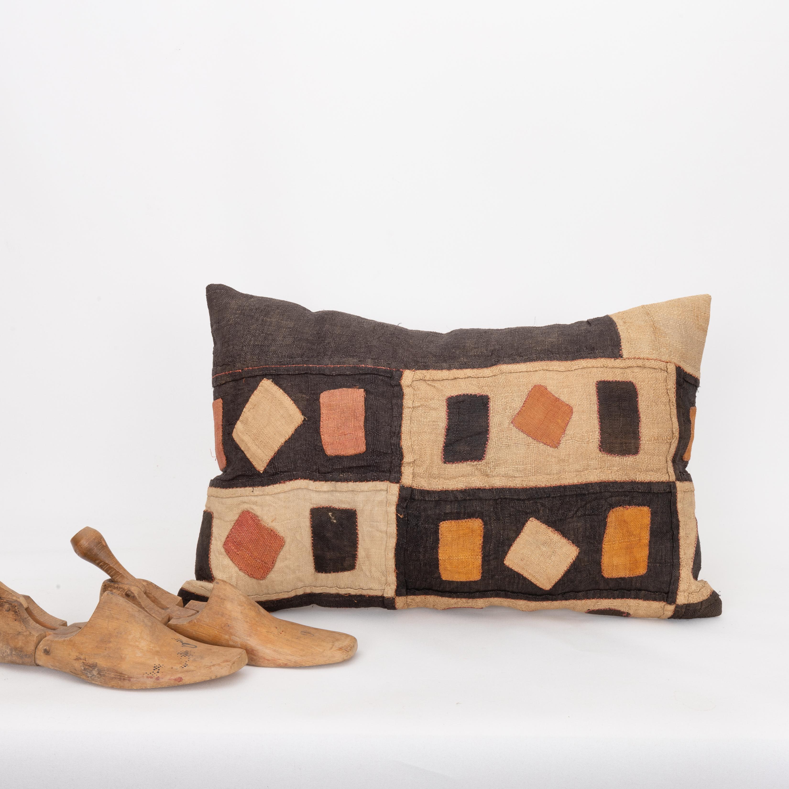 Hand-Crafted African Kuba Cloth Raffia Pillow Cover For Sale