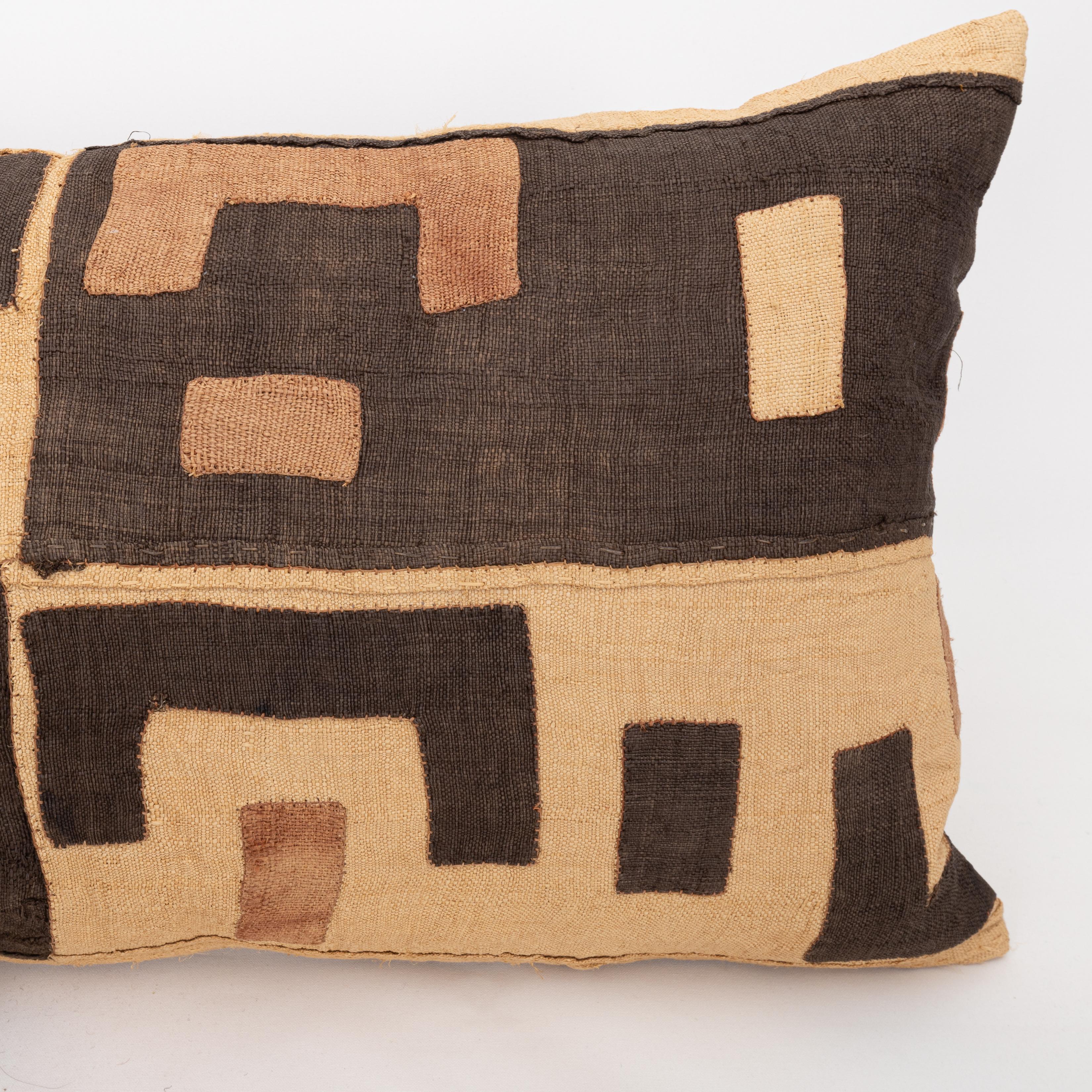 Hand-Crafted African Kuba Cloth Raffia Pillow Cover For Sale