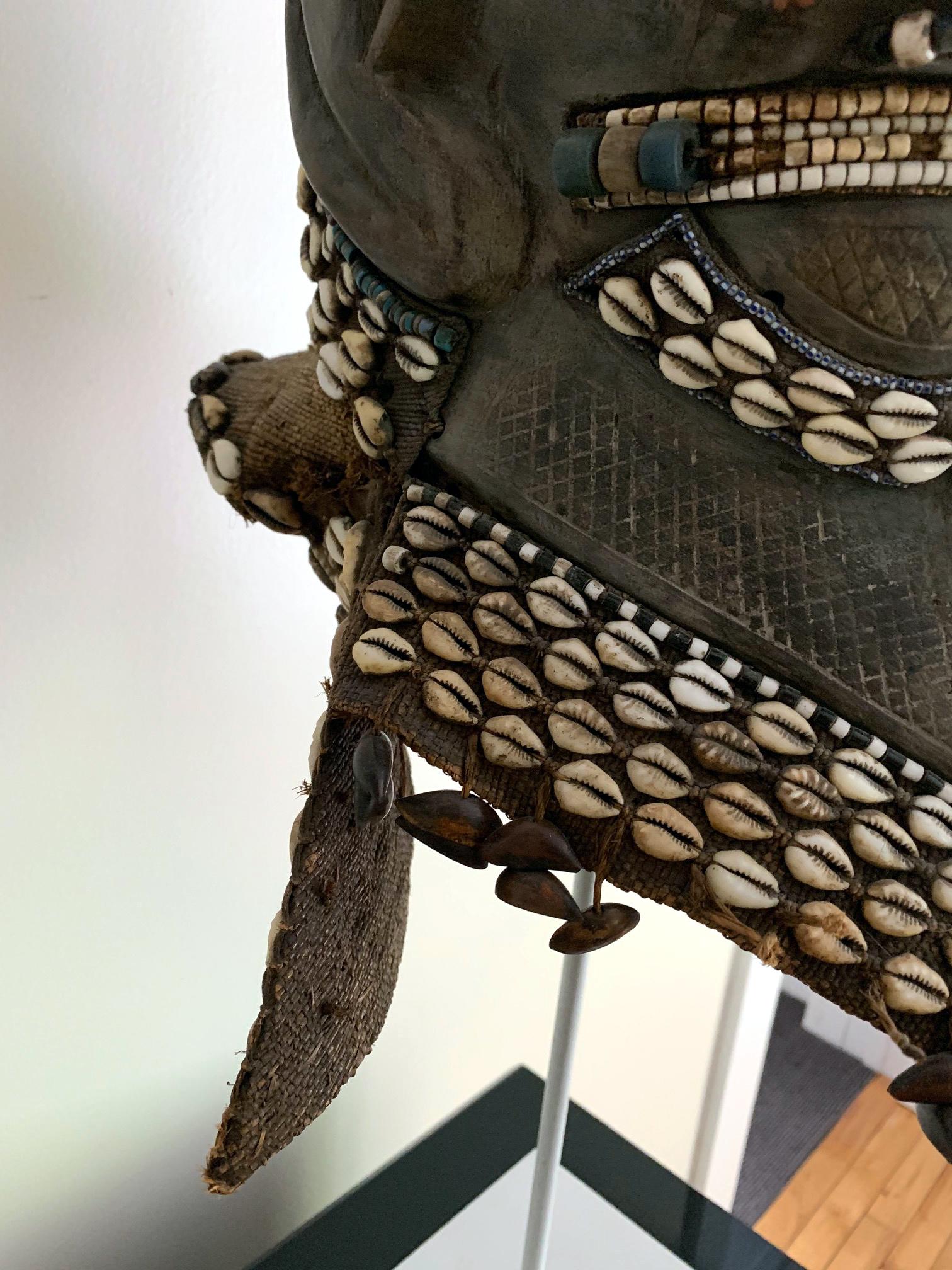 Maschera casco africano Kuba su supporto in vendita 6