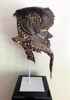 Máscara de casco kuba africano sobre soporte