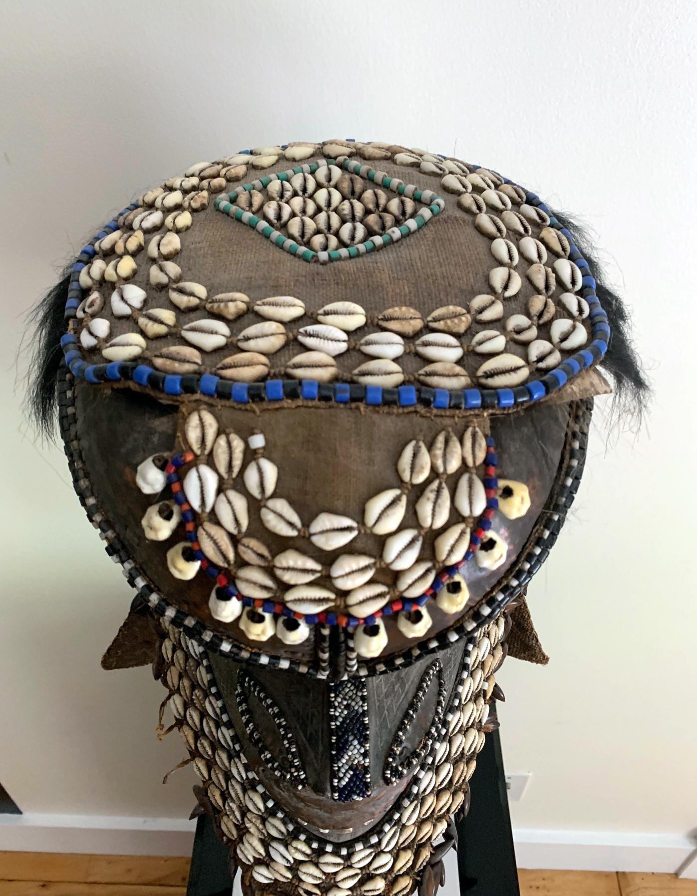 Maschera casco africano Kuba su supporto in vendita 2