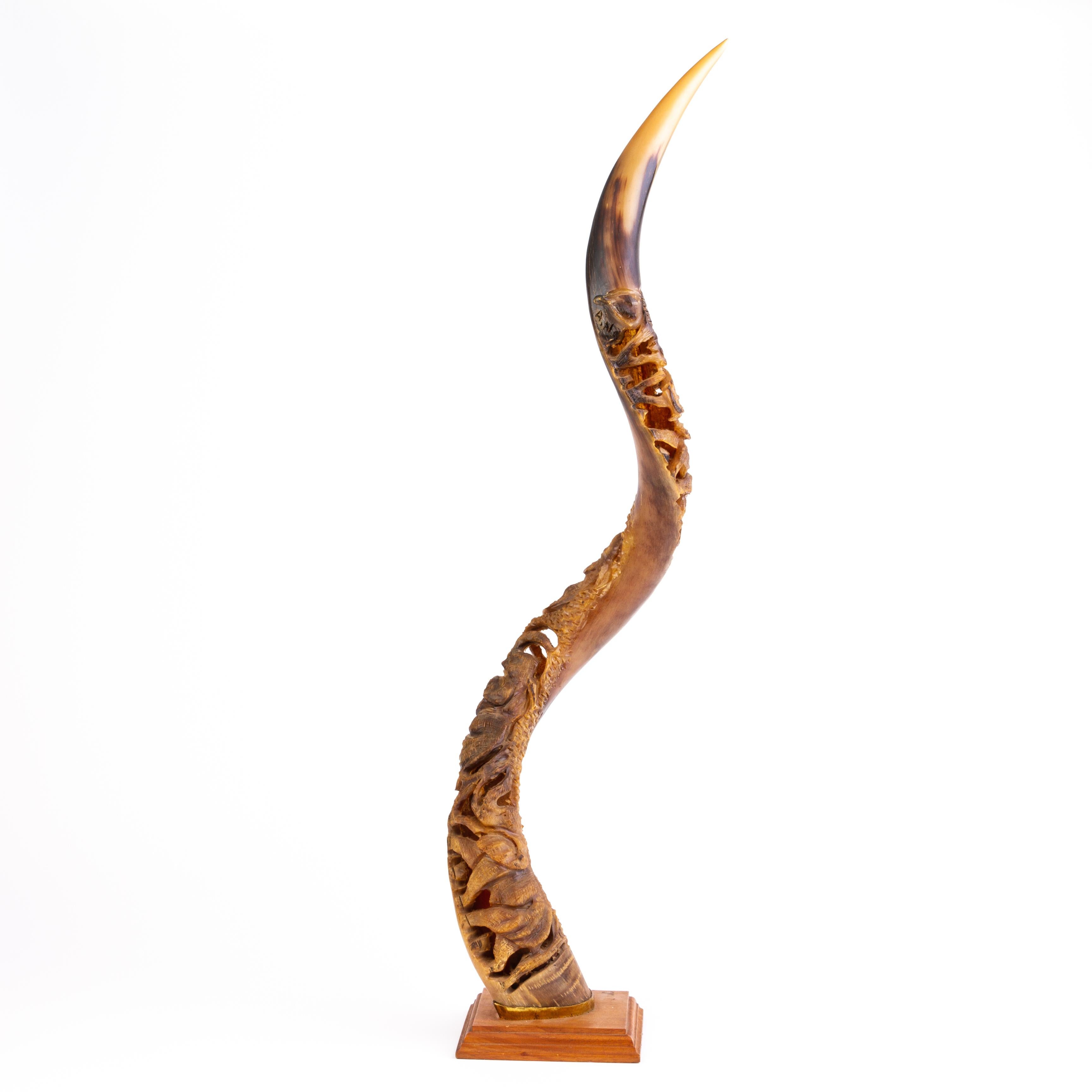 In good condition
From a private collection
Free international shipping
African Kudu Antelope Horn with Carved Elephants 