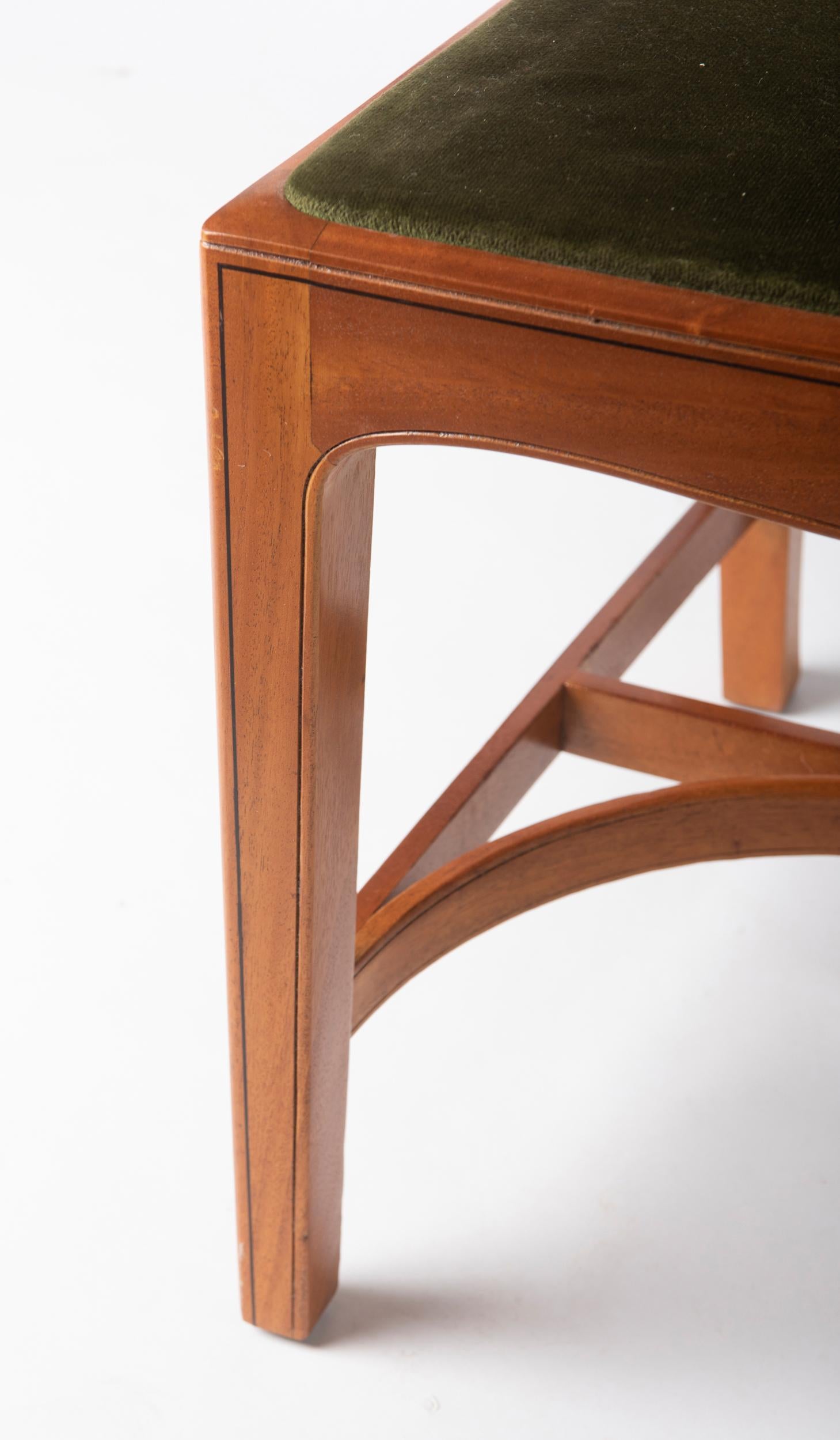 African Mahogany Dining Table and chairs by Edward Barnsley, England, circa 1956 For Sale 6
