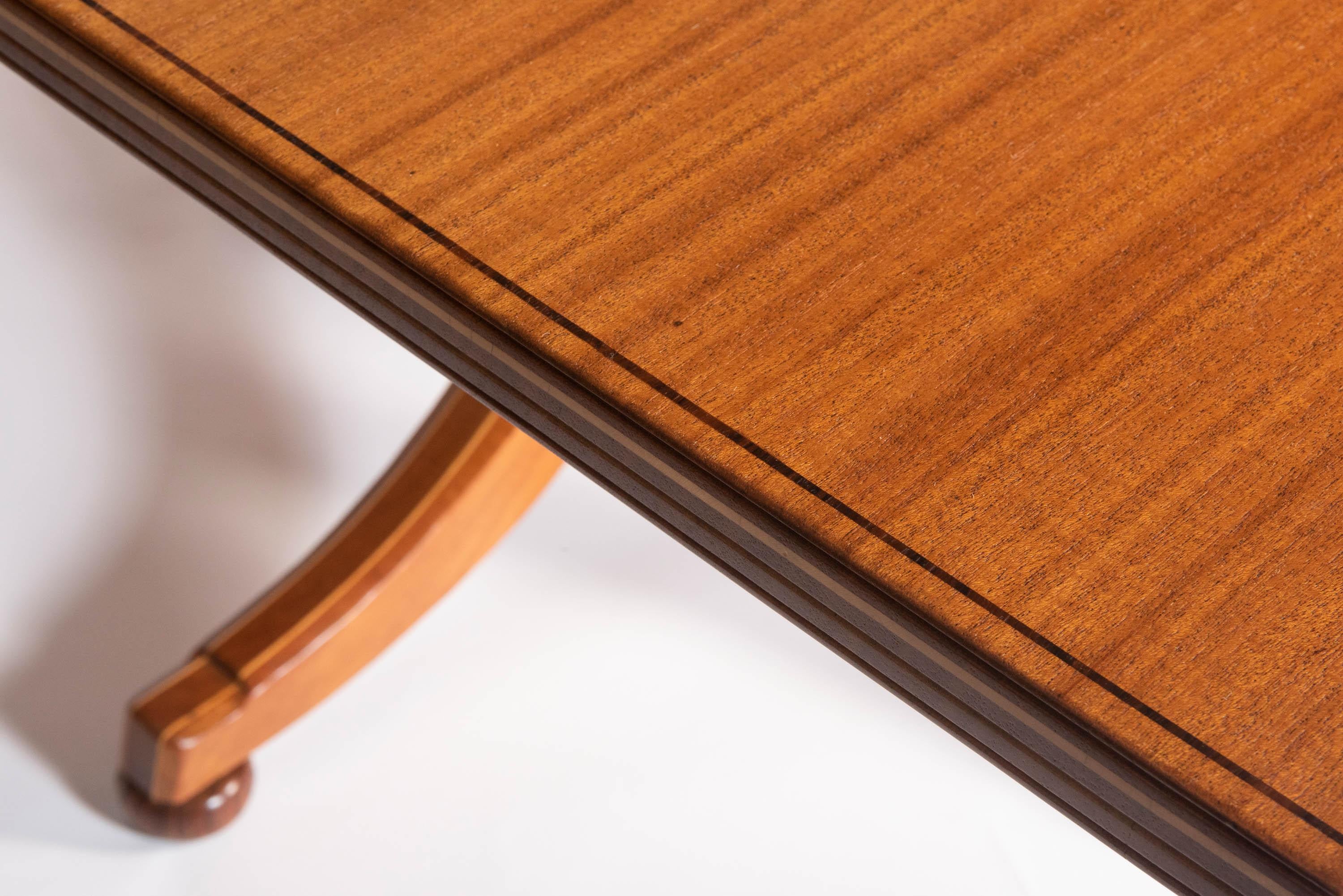 African Mahogany Extendable Dining Table by Edward Barnsley, England, circa 1956 (Mitte des 20. Jahrhunderts)