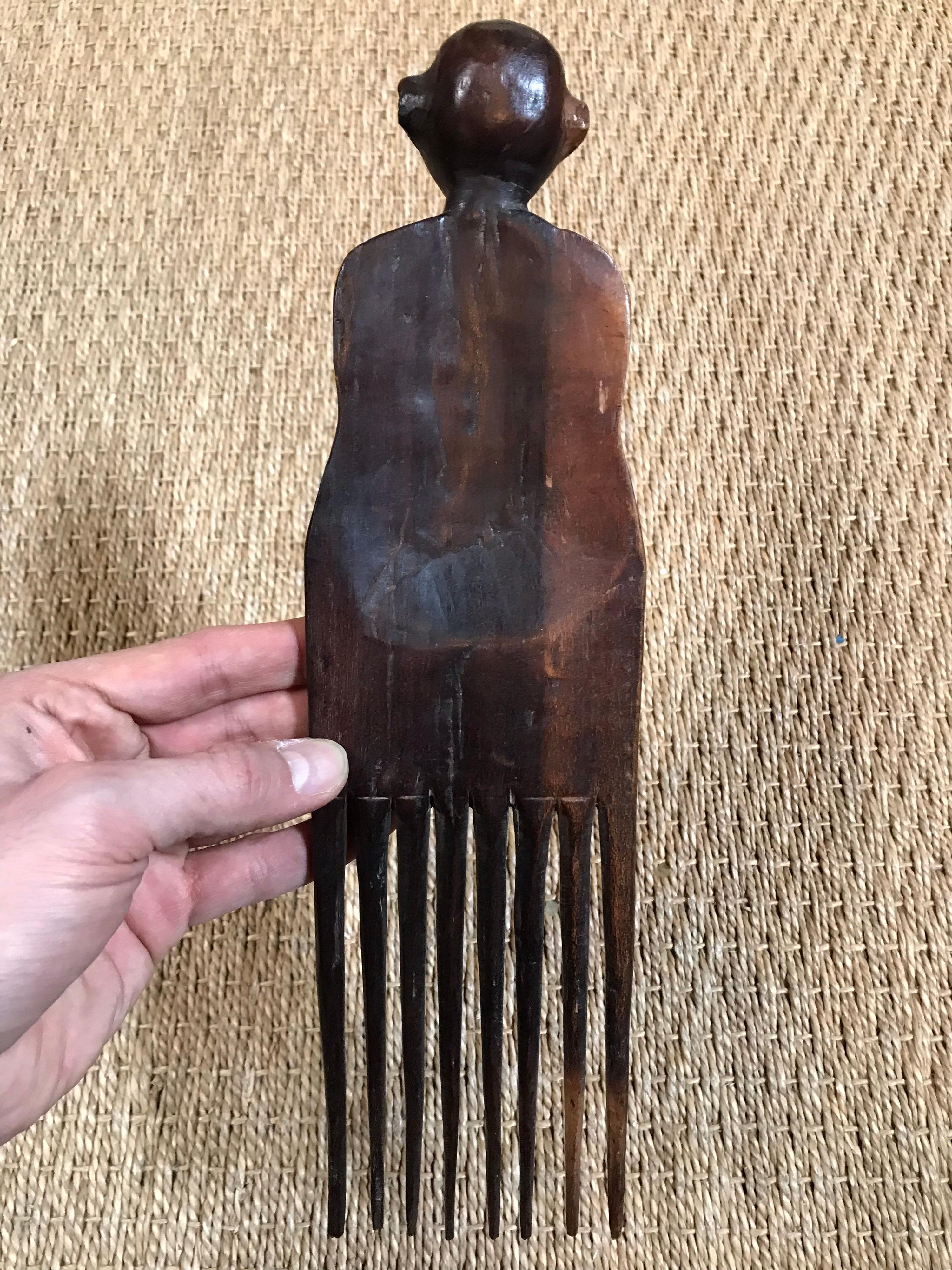 Peigne africain Makonde de la tribu Bantu du Zimbabwe sur Stand acrylique 1