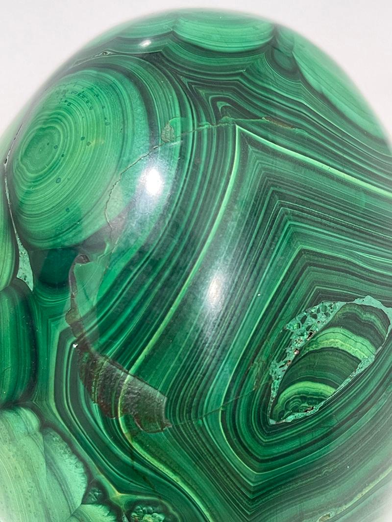 XX secolo Uovo di malachite africana su base di malachite, anni '70 in vendita