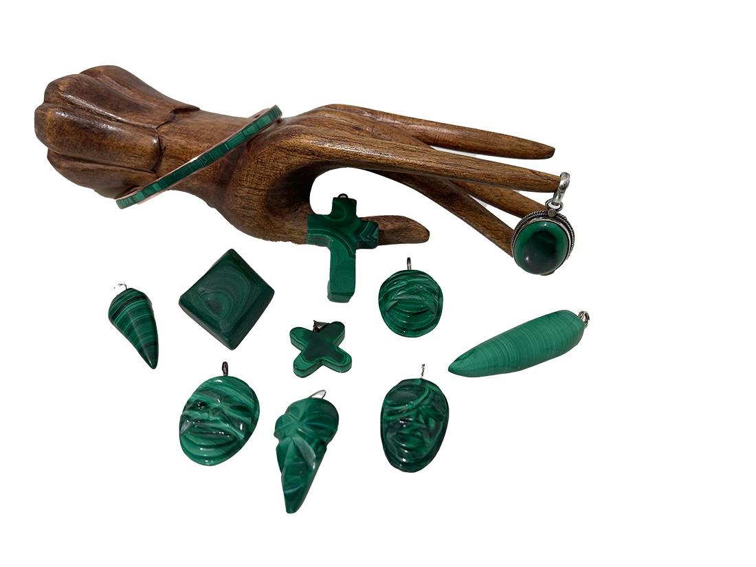 African Malachite set pendants and bracelet, 1970s

African Malachite pendants in various sizes and a brass bracelet with Malachite. 
Set of 11 pieces, of which 4 are mask shaped pendants and 1 bracelet 
The bracelet is 7 cm diagonal (outer edge)