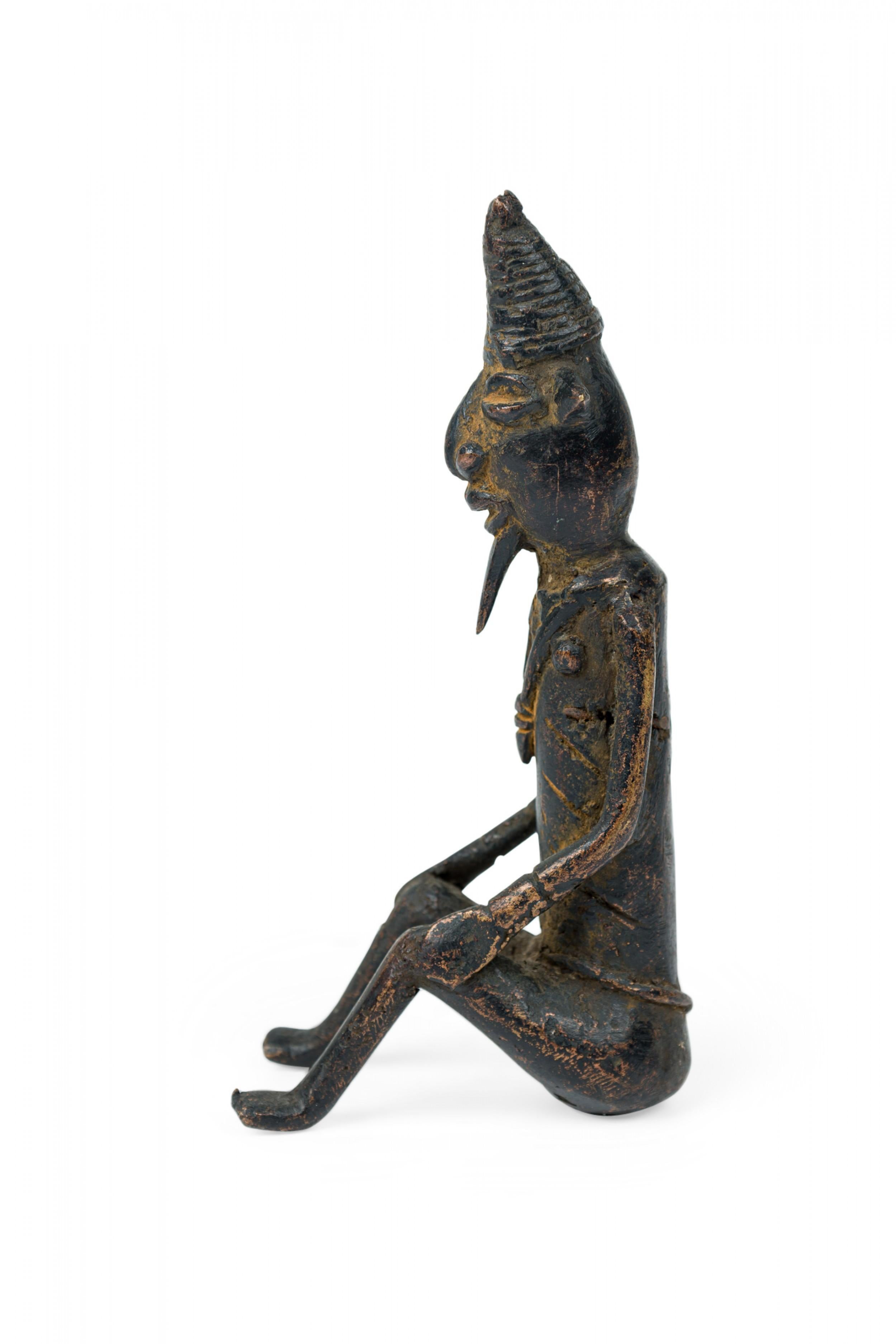 Tribal African Mali Late 20th Century Bronze Dogon Seated Village Elder Male Figure en vente