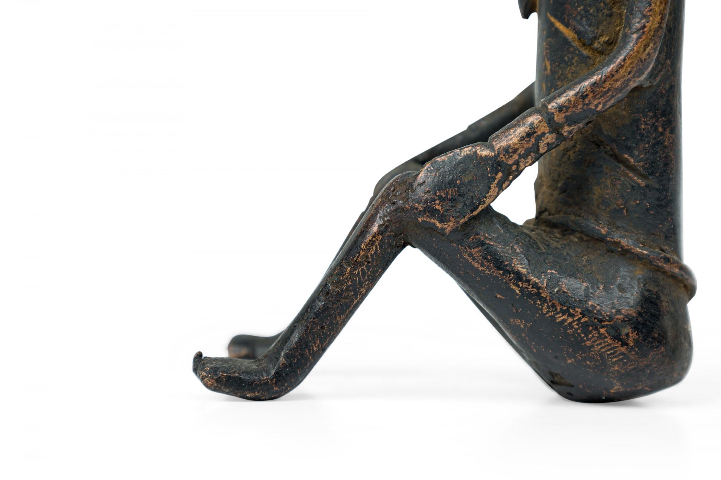 African Mali Late 20th Century Bronze Dogon Seated Village Elder Male Figure en vente 2