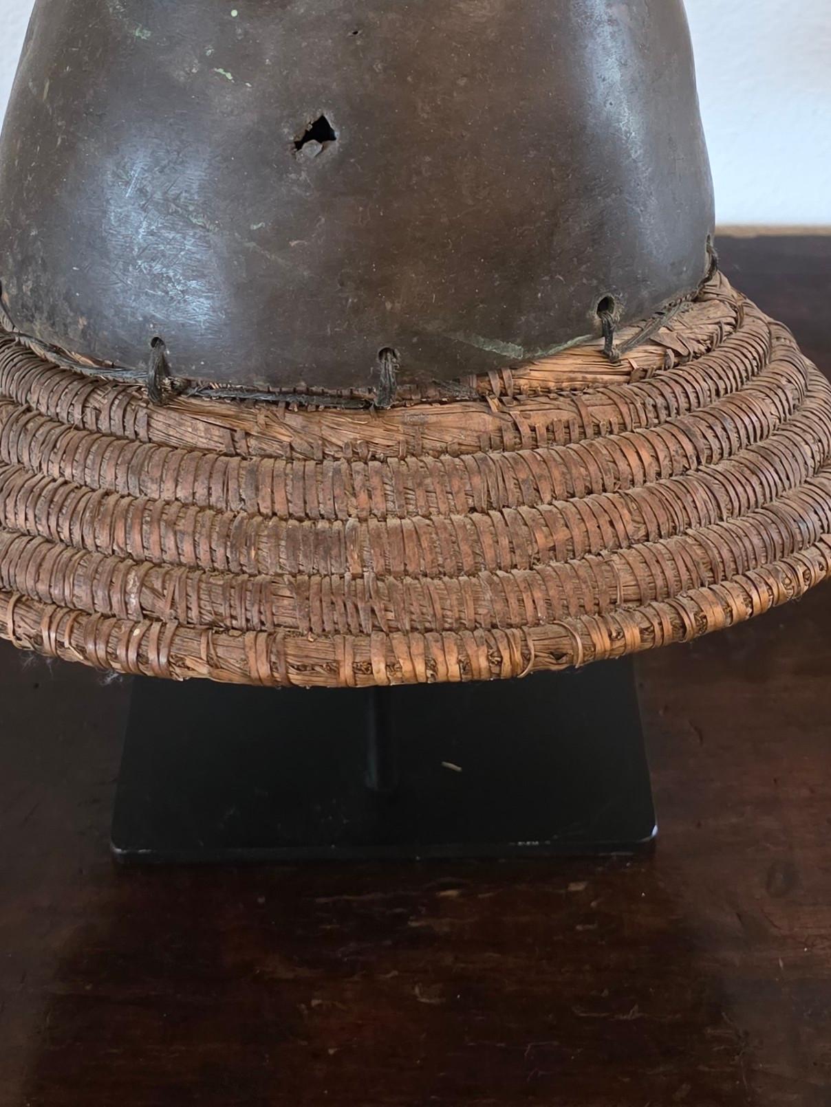 Máscara Africana Mambila de Bronce con Cabeza de Perro Suaga - Escultura Tribal Art en venta 7