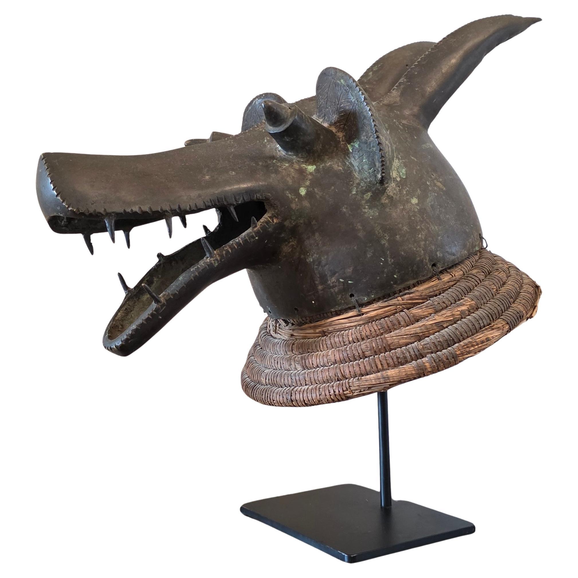 Masque africain Mambila en bronze Suaga - Sculpture d
art tribal