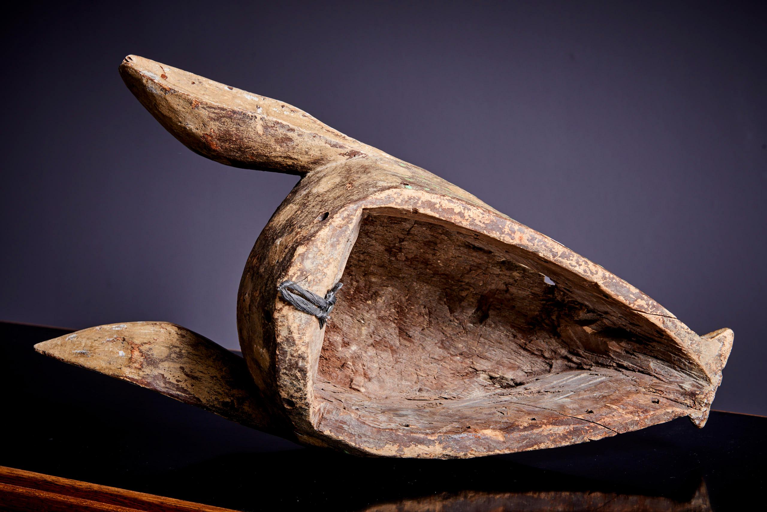 Legno Maschera africana, Angola, XX secolo in vendita