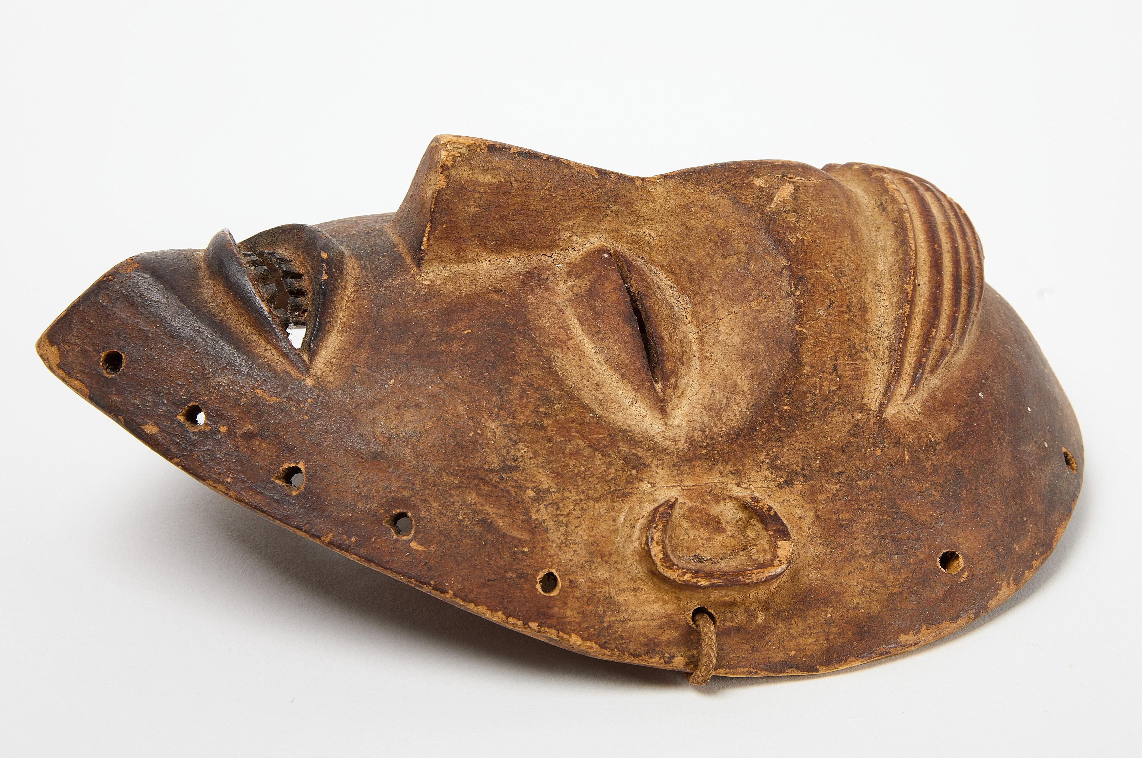 African mask. Mid 20th century. Carved wood.

H 9-1/2