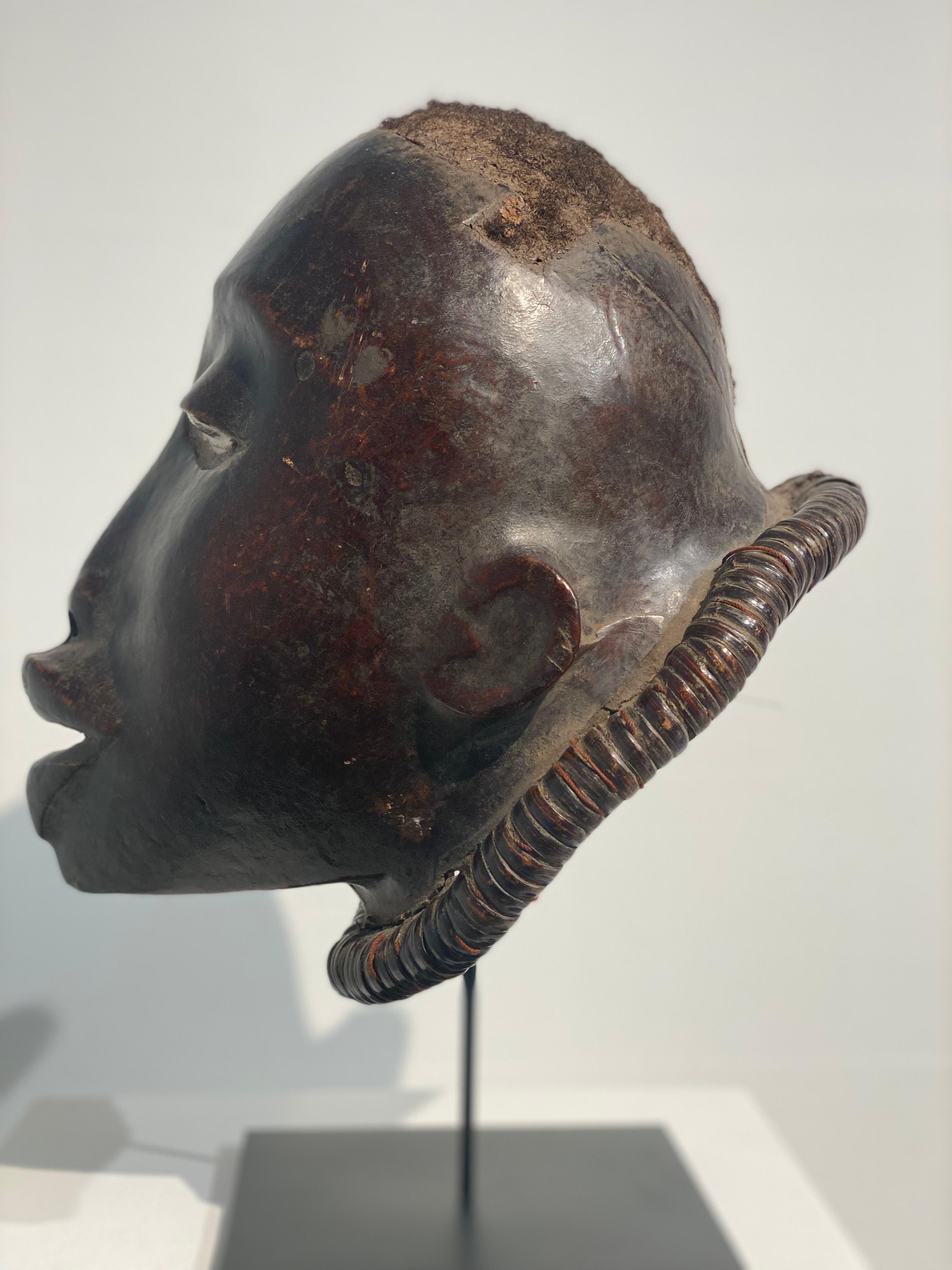 Afrikanische Maske Makonde (Mitte des 20. Jahrhunderts) im Angebot